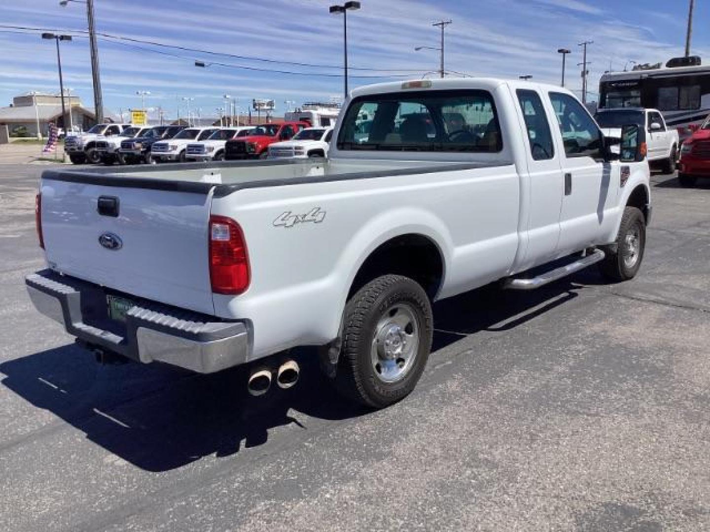 2008 Oxford White Ford F-250 SD EXTENDED CAB PICKUP 4-DR (1FTSX21R68E) with an 6.4L V8 OHV 32V TURBO DIESEL engine, 5-Speed Automatic transmission, located at 1235 N Woodruff Ave., Idaho Falls, 83401, (208) 523-1053, 43.507172, -112.000488 - This 2008 Ford F250 XLT has the 6.4L diesel motor. It has fixed running boards, cloth interior, AM/FM CD stereo, keyless remote, power locks, power windows, and integrated trailer brake. At Timberline Auto it is always easy to find a great deal on your next vehicle! Our experienced sales staff can h - Photo#30