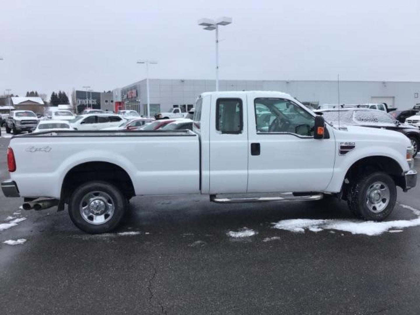 2008 Oxford White Ford F-250 SD EXTENDED CAB PICKUP 4-DR (1FTSX21R68E) with an 6.4L V8 OHV 32V TURBO DIESEL engine, 5-Speed Automatic transmission, located at 1235 N Woodruff Ave., Idaho Falls, 83401, (208) 523-1053, 43.507172, -112.000488 - This 2008 Ford F250 XLT has the 6.4L diesel motor. It has fixed running boards, cloth interior, AM/FM CD stereo, keyless remote, power locks, power windows, and integrated trailer brake. At Timberline Auto it is always easy to find a great deal on your next vehicle! Our experienced sales staff can h - Photo#5