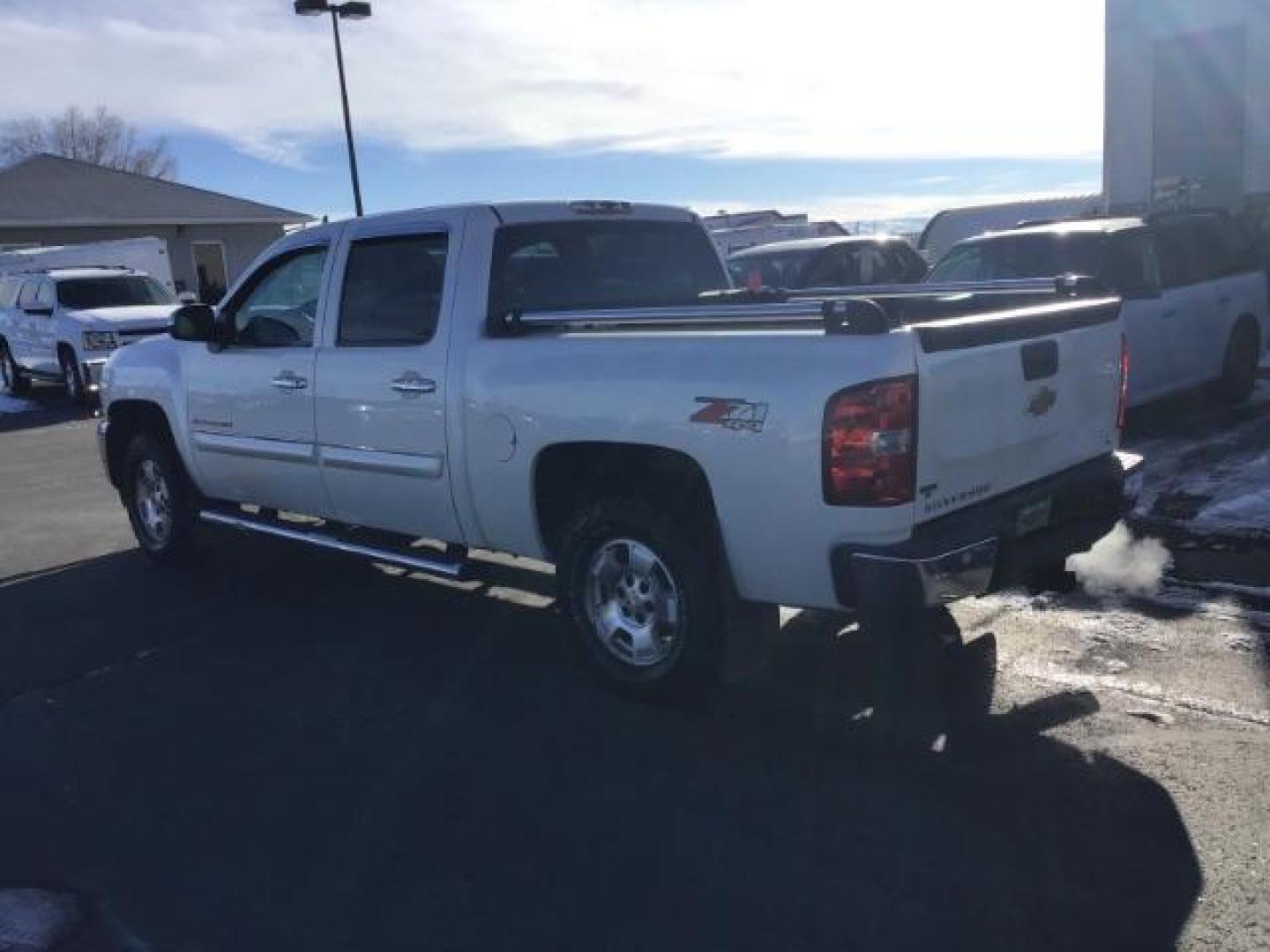 2012 White Diamond /Ebony Cloth Interior Chevrolet Silverado 1500 LT Crew Cab 4WD (3GCPKSE70CG) with an 5.3L V8 OHV 16V FFV engine, 6-Speed Automatic transmission, located at 1235 N Woodruff Ave., Idaho Falls, 83401, (208) 523-1053, 43.507172, -112.000488 - This 2012 Chevrolet 1500 LT, has the 5.3L V8 motor. It has 216,000 miles. It is 4x4, Comes with Power seats, cruise control, AM / FM CD stereo. At Timberline Auto it is always easy to find a great deal on your next vehicle! Our experienced sales staff can help find the right vehicle will fit your ne - Photo#2