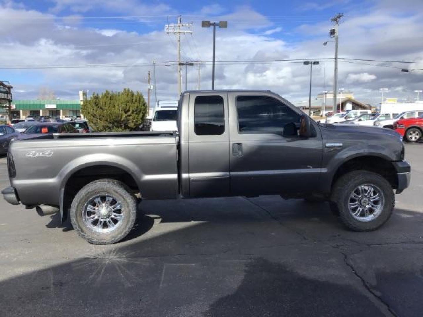 2006 Black /Medium Flint Cloth Interior Ford F-250 SD XLT SuperCab 4WD (1FTSX21PX6E) with an 6.0L V8 OHV 32V TURBO DIESEL engine, 5-Speed Automatic transmission, located at 1235 N Woodruff Ave., Idaho Falls, 83401, (208) 523-1053, 43.507172, -112.000488 - This 2006 Ford F250 4x4 XLT, has a 6.0L powerstroke motor. It has 140,000 miles. Comes with cloth seats, cruise control, AM/FM CD stereo, and power windows and locks. At Timberline Auto it is always easy to find a great deal on your next vehicle! Our experienced sales staff can help find the right v - Photo#5