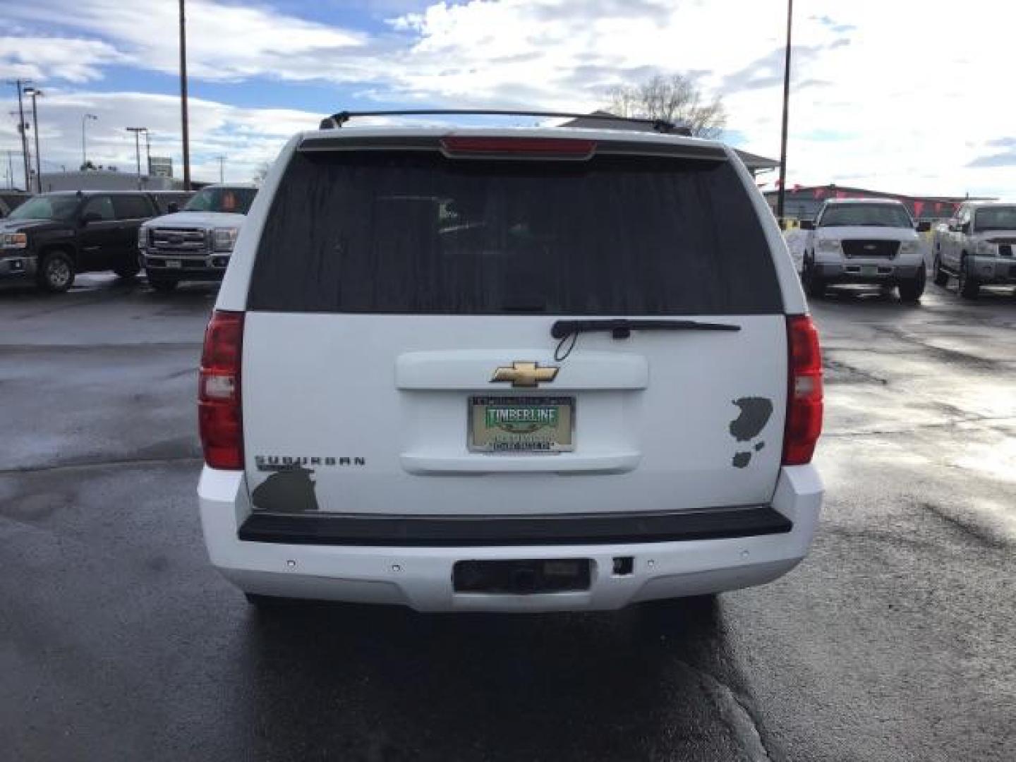 2007 Summit White Chevrolet Suburban LT1 1500 4WD (3GNFK16397G) with an 5.3L V8 OHV 16V FFV engine, 4-Speed Automatic transmission, located at 1235 N Woodruff Ave., Idaho Falls, 83401, (208) 523-1053, 43.507172, -112.000488 - At Timberline Auto it is always easy to find a great deal on your next vehicle! Our experienced sales staff can help find the right vehicle will fit your needs. Our knowledgeable finance department has options for almost any credit score. We offer many warranty contract options to protect you new pr - Photo#3