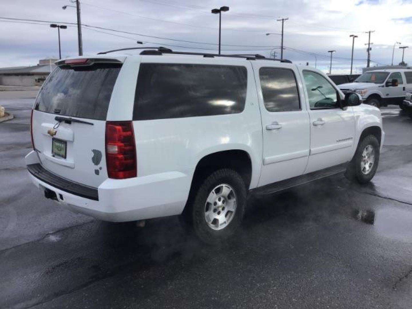 2007 Summit White Chevrolet Suburban LT1 1500 4WD (3GNFK16397G) with an 5.3L V8 OHV 16V FFV engine, 4-Speed Automatic transmission, located at 1235 N Woodruff Ave., Idaho Falls, 83401, (208) 523-1053, 43.507172, -112.000488 - At Timberline Auto it is always easy to find a great deal on your next vehicle! Our experienced sales staff can help find the right vehicle will fit your needs. Our knowledgeable finance department has options for almost any credit score. We offer many warranty contract options to protect you new pr - Photo#4