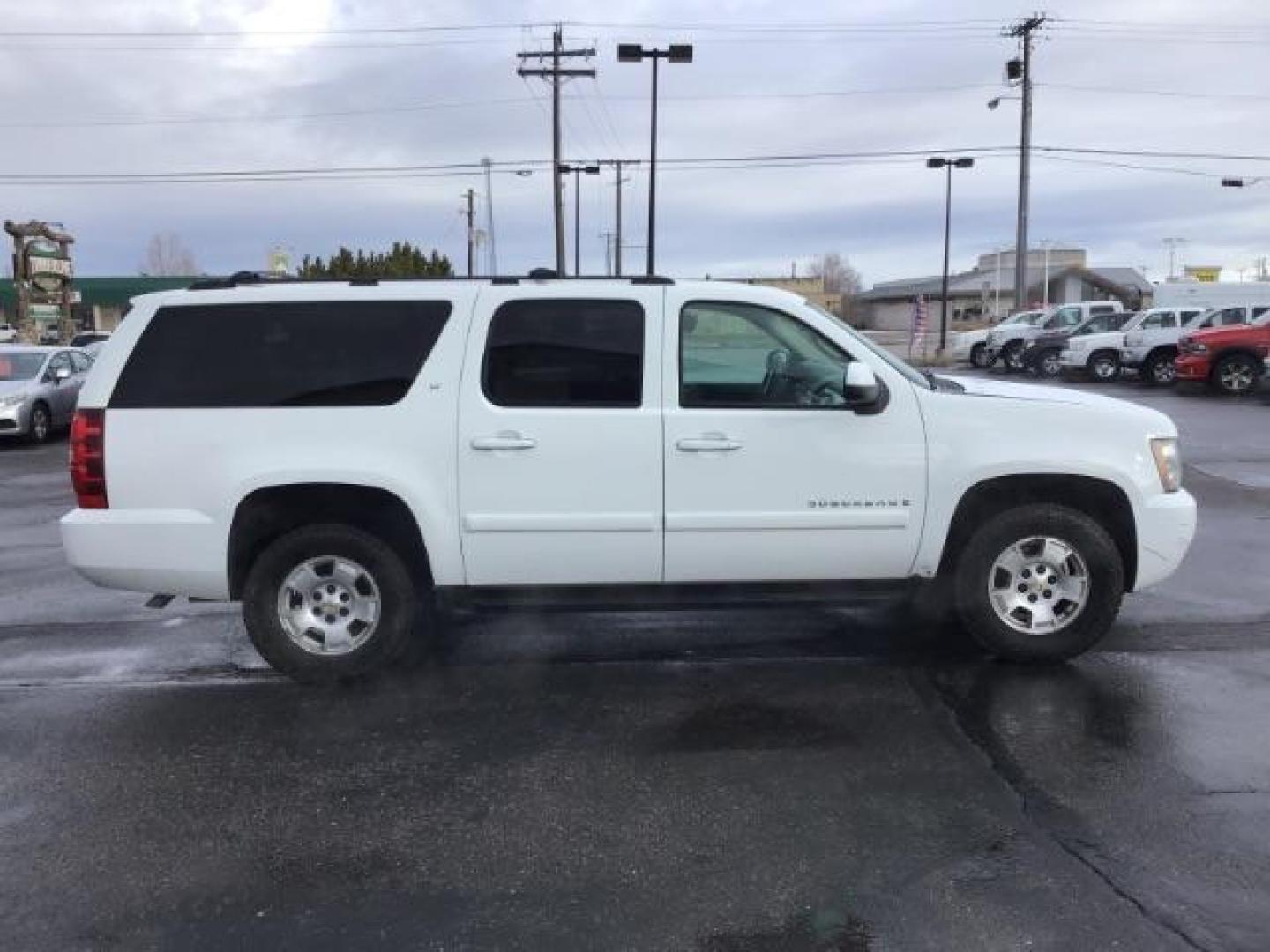 2007 Summit White Chevrolet Suburban LT1 1500 4WD (3GNFK16397G) with an 5.3L V8 OHV 16V FFV engine, 4-Speed Automatic transmission, located at 1235 N Woodruff Ave., Idaho Falls, 83401, (208) 523-1053, 43.507172, -112.000488 - At Timberline Auto it is always easy to find a great deal on your next vehicle! Our experienced sales staff can help find the right vehicle will fit your needs. Our knowledgeable finance department has options for almost any credit score. We offer many warranty contract options to protect you new pr - Photo#5