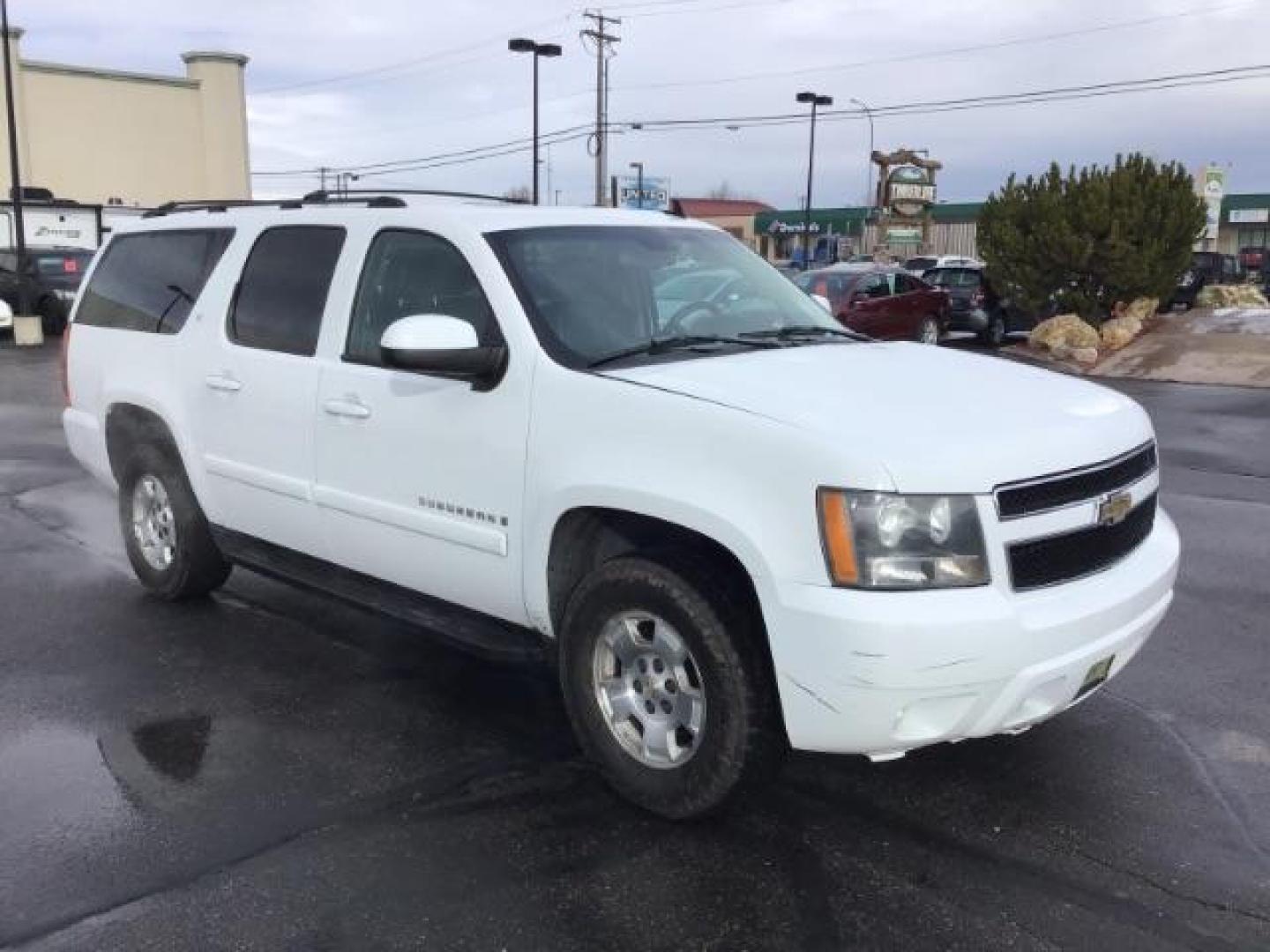 2007 Summit White Chevrolet Suburban LT1 1500 4WD (3GNFK16397G) with an 5.3L V8 OHV 16V FFV engine, 4-Speed Automatic transmission, located at 1235 N Woodruff Ave., Idaho Falls, 83401, (208) 523-1053, 43.507172, -112.000488 - At Timberline Auto it is always easy to find a great deal on your next vehicle! Our experienced sales staff can help find the right vehicle will fit your needs. Our knowledgeable finance department has options for almost any credit score. We offer many warranty contract options to protect you new pr - Photo#6