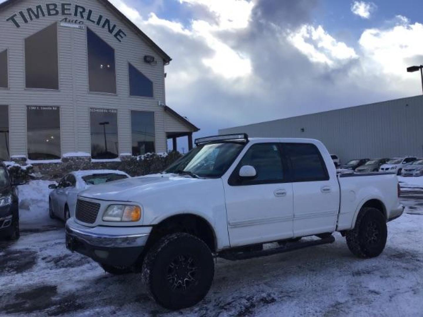 2001 WHITE /Medium Graphite Cloth Ford F-150 XLT SuperCrew 4WD (1FTRW08L51K) with an 5.4L V8 SOHC 16V engine, 4-Speed Automatic transmission, located at 1235 N Woodruff Ave., Idaho Falls, 83401, (208) 523-1053, 43.507172, -112.000488 - The 2001 Ford F-150 XLT 4x4 SuperCrew typically offers a range of features suitable for both work and everyday use. Here are some key features you can typically find in the 2001 Ford F-150 XLT 4x4 SuperCrew: Engine Options: The 2001 F-150 XLT SuperCrew usually offers a choice of engine options: 4. - Photo#0