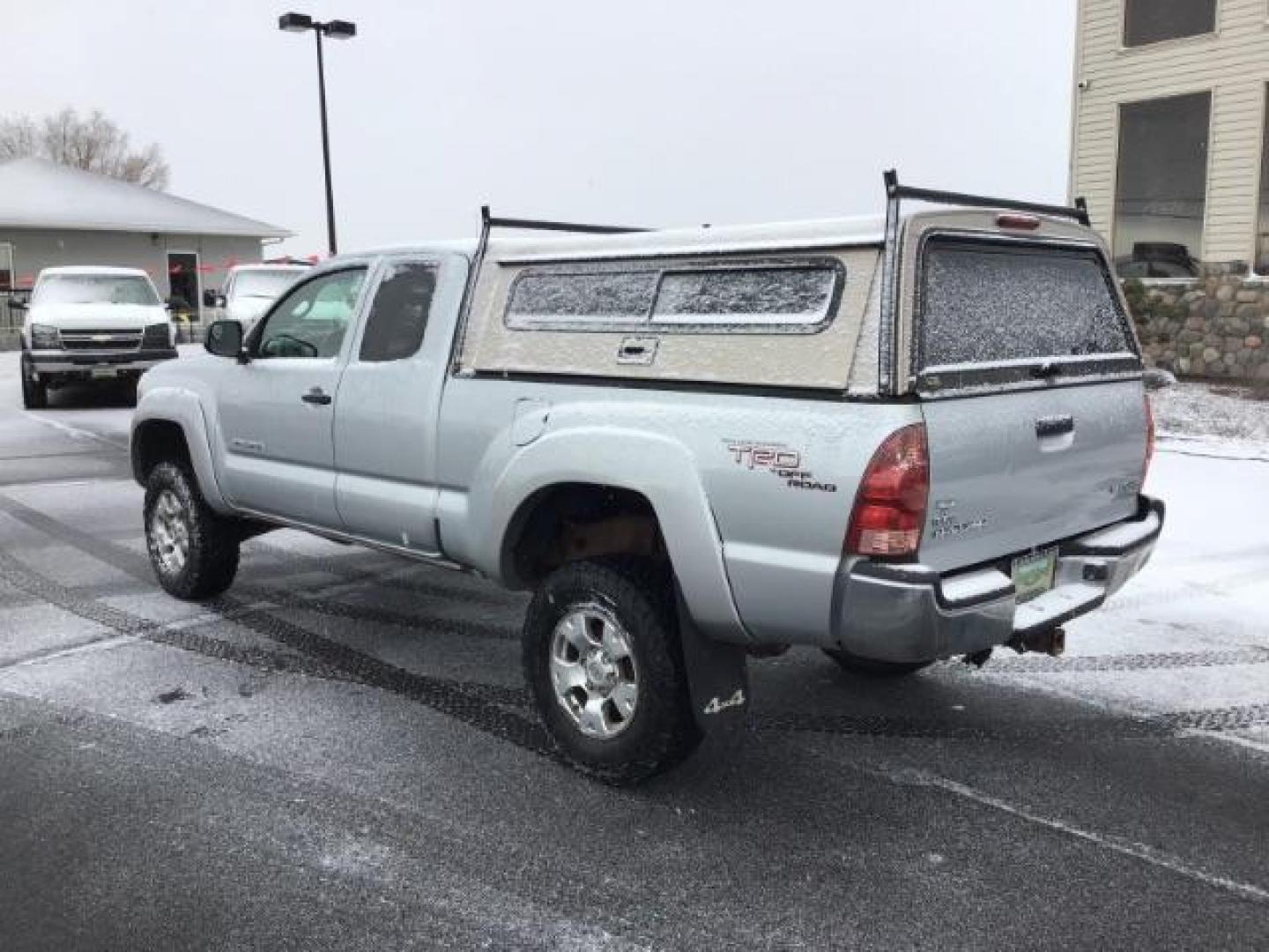 2007 Silver Streak Mica /Graphite Cloth Interior Toyota Tacoma Access Cab V6 Auto 4WD (5TEUU42N97Z) with an 4.0L V6 DOHC 24V engine, MANUAL transmission, located at 1235 N Woodruff Ave., Idaho Falls, 83401, (208) 523-1053, 43.507172, -112.000488 - Photo#2