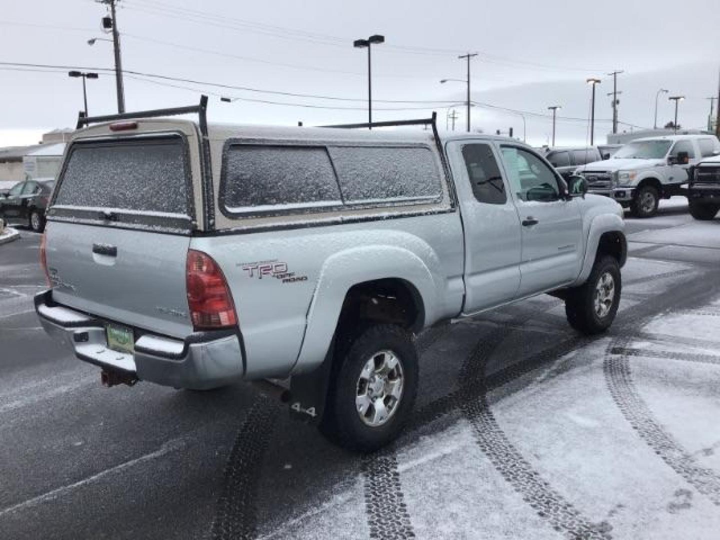 2007 Silver Streak Mica /Graphite Cloth Interior Toyota Tacoma Access Cab V6 Auto 4WD (5TEUU42N97Z) with an 4.0L V6 DOHC 24V engine, MANUAL transmission, located at 1235 N Woodruff Ave., Idaho Falls, 83401, (208) 523-1053, 43.507172, -112.000488 - Photo#4