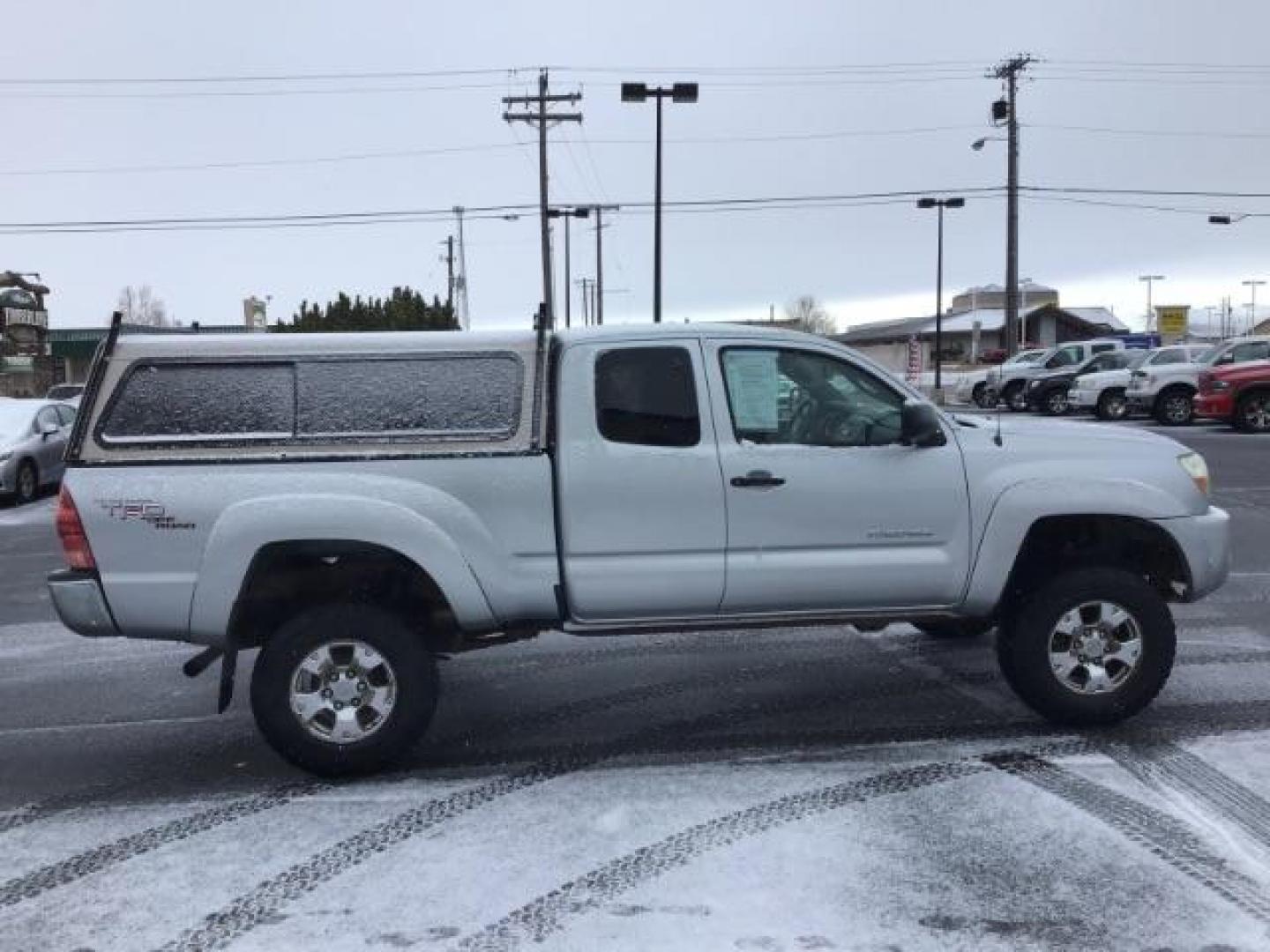 2007 Silver Streak Mica /Graphite Cloth Interior Toyota Tacoma Access Cab V6 Auto 4WD (5TEUU42N97Z) with an 4.0L V6 DOHC 24V engine, MANUAL transmission, located at 1235 N Woodruff Ave., Idaho Falls, 83401, (208) 523-1053, 43.507172, -112.000488 - Photo#5