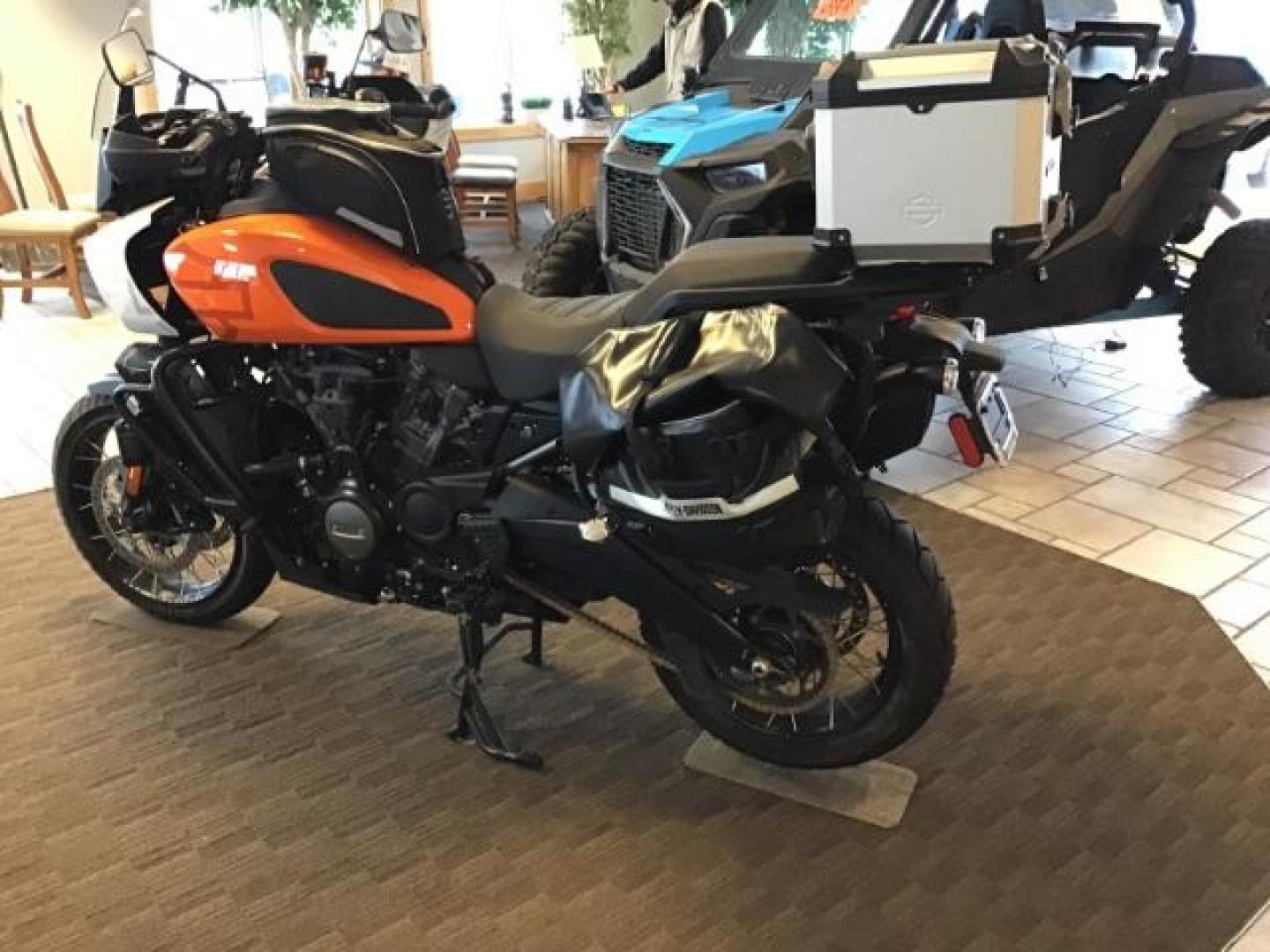 2021 ORANGE Harley-Davidson RA1250 S - (1HD1ZES1XMB) , located at 1235 N Woodruff Ave., Idaho Falls, 83401, (208) 523-1053, 43.507172, -112.000488 - This 2021 Harley Davidson RA 250S, has low miles. It has 1141 miles. It is a local trade in. Has all of the bags to put all of your travel gear in. At Timberline Auto it is always easy to find a great deal on your next vehicle! Our experienced sales staff can help find the right vehicle that will fi - Photo#2