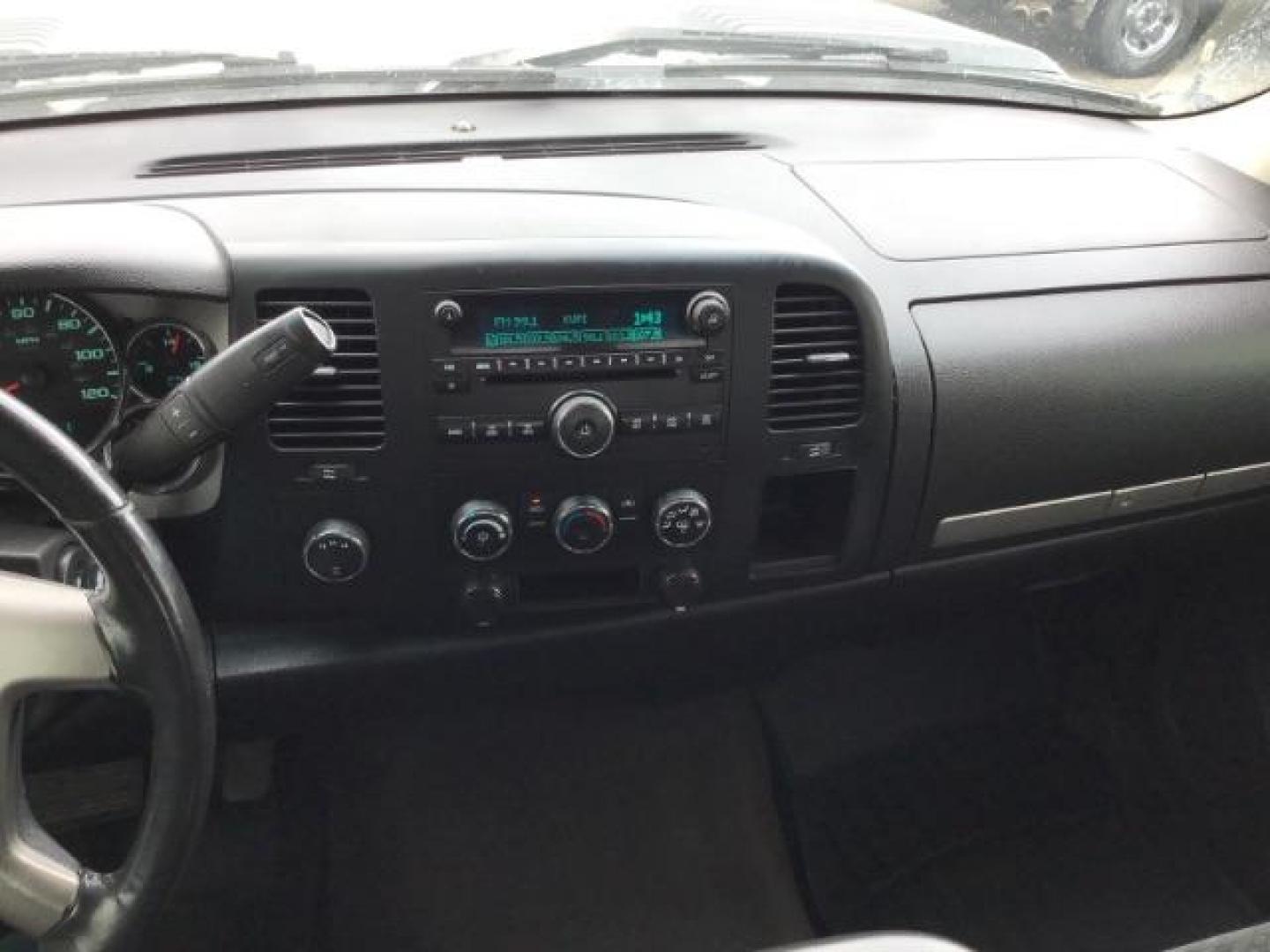 2008 Summit White /Light Titanium/Ebony Cloth Interior Chevrolet Silverado 2500HD LT1 Crew Cab Std. Box 4WD (1GCHK23638F) with an 6.6L V8 OHV 32V TURBO DIESEL engine, 6-Speed Automatic transmission, located at 1235 N Woodruff Ave., Idaho Falls, 83401, (208) 523-1053, 43.507172, -112.000488 - This 2008 Chevrolet 2500 LT1 4x4, has the 6.6L duramax, It comes with cloth interior, integrated brake control, cruise control, power driver seat, power windows and locks. At Timberline Auto it is always easy to find a great deal on your next vehicle! Our experienced sales staff can help find the ri - Photo#10