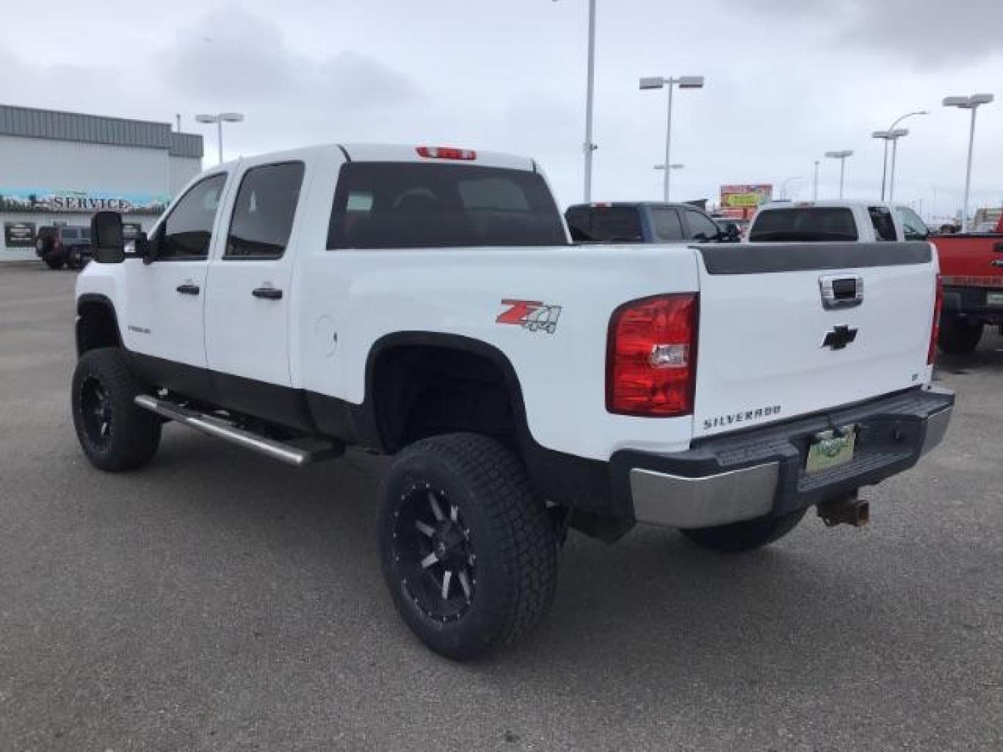 2008 Summit White /Light Titanium/Ebony Cloth Interior Chevrolet Silverado 2500HD LT1 Crew Cab Std. Box 4WD (1GCHK23638F) with an 6.6L V8 OHV 32V TURBO DIESEL engine, 6-Speed Automatic transmission, located at 1235 N Woodruff Ave., Idaho Falls, 83401, (208) 523-1053, 43.507172, -112.000488 - This 2008 Chevrolet 2500 LT1 4x4, has the 6.6L duramax, It comes with cloth interior, integrated brake control, cruise control, power driver seat, power windows and locks. At Timberline Auto it is always easy to find a great deal on your next vehicle! Our experienced sales staff can help find the ri - Photo#2