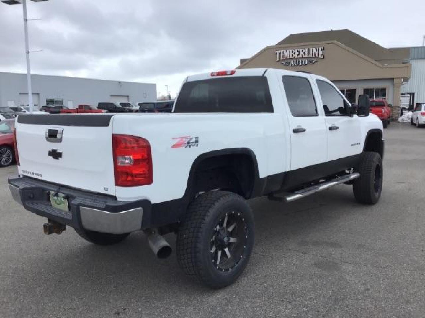 2008 Summit White /Light Titanium/Ebony Cloth Interior Chevrolet Silverado 2500HD LT1 Crew Cab Std. Box 4WD (1GCHK23638F) with an 6.6L V8 OHV 32V TURBO DIESEL engine, 6-Speed Automatic transmission, located at 1235 N Woodruff Ave., Idaho Falls, 83401, (208) 523-1053, 43.507172, -112.000488 - This 2008 Chevrolet 2500 LT1 4x4, has the 6.6L duramax, It comes with cloth interior, integrated brake control, cruise control, power driver seat, power windows and locks. At Timberline Auto it is always easy to find a great deal on your next vehicle! Our experienced sales staff can help find the ri - Photo#4