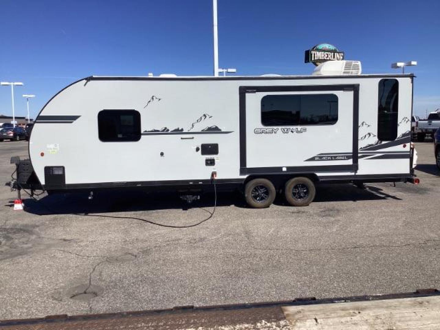 2021 SILVER Forest River GREY WOLF - (4X4TCKY2XMK) with an NA engine, NA transmission, located at 1235 N Woodruff Ave., Idaho Falls, 83401, (208) 523-1053, 43.507172, -112.000488 - Queen Bed: The Grey Wolf 23MKBC often features a queen-sized bed in the master bedroom, providing a comfortable sleeping space for two adults. Slide-Out Dinette: The trailer may include a slide-out dinette, which expands the living space when parked and provides additional seating and dining area. - Photo#3