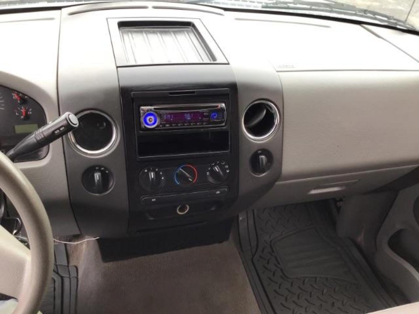 2006 WHITE /Med/Dark Flint Cloth Interior Ford F-150 XLT SuperCab 5.5-ft Box 4WD (1FTPX14V66N) with an 5.4L V8 SOHC 24V FFV engine, 4-Speed Automatic transmission, located at 1235 N Woodruff Ave., Idaho Falls, 83401, (208) 523-1053, 43.507172, -112.000488 - This 2006 Ford F150 XLT 4x4, has the 5.4L V8 motor. It has 150,000 miles. Comes with cloth seats, cruise control, AM/FM CD stereo, and power windows and locks. At Timberline Auto it is always easy to find a great deal on your next vehicle! Our experienced sales staff can help find the right vehicle - Photo#10