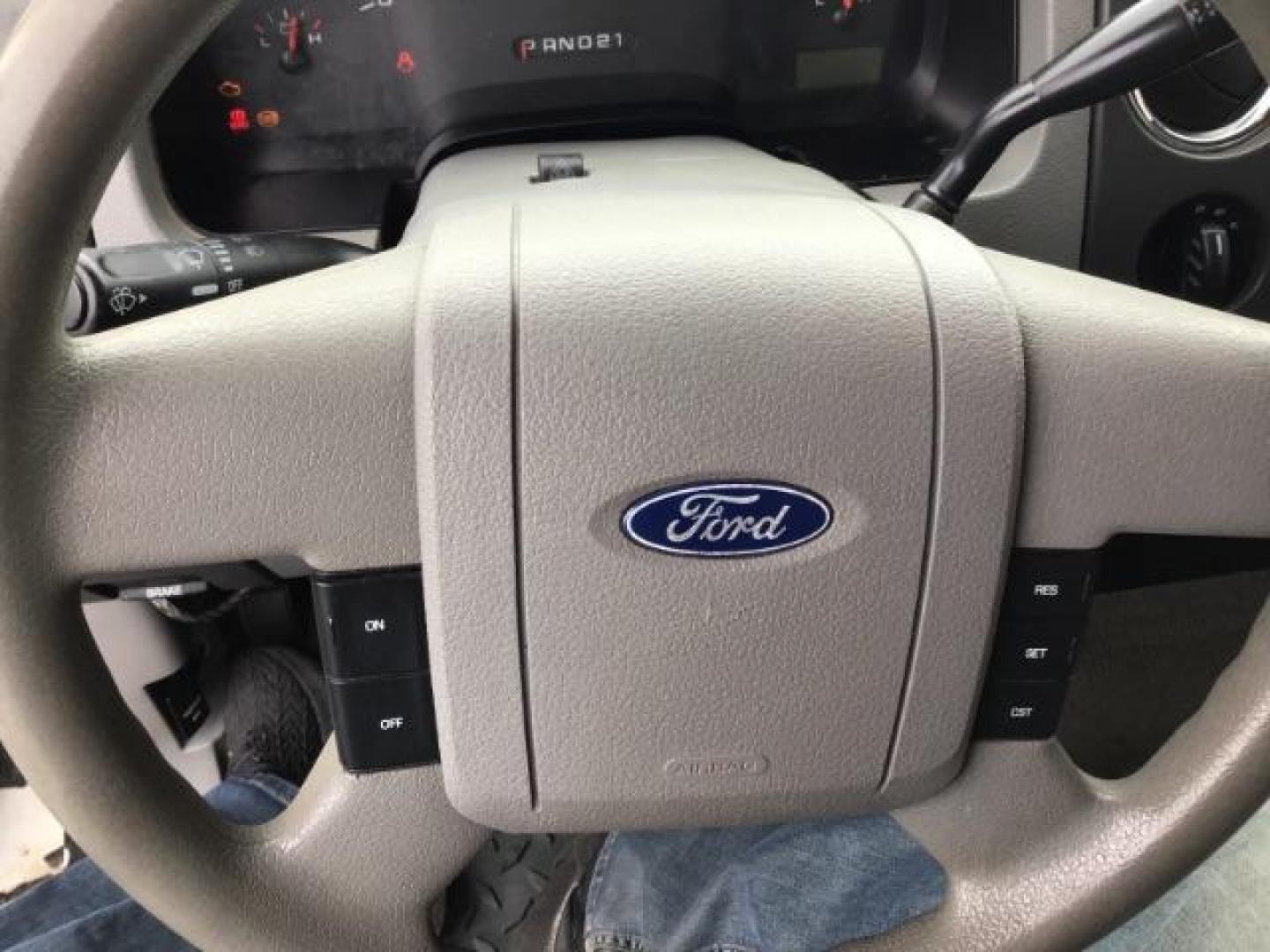 2006 WHITE /Med/Dark Flint Cloth Interior Ford F-150 XLT SuperCab 5.5-ft Box 4WD (1FTPX14V66N) with an 5.4L V8 SOHC 24V FFV engine, 4-Speed Automatic transmission, located at 1235 N Woodruff Ave., Idaho Falls, 83401, (208) 523-1053, 43.507172, -112.000488 - This 2006 Ford F150 XLT 4x4, has the 5.4L V8 motor. It has 150,000 miles. Comes with cloth seats, cruise control, AM/FM CD stereo, and power windows and locks. At Timberline Auto it is always easy to find a great deal on your next vehicle! Our experienced sales staff can help find the right vehicle - Photo#14