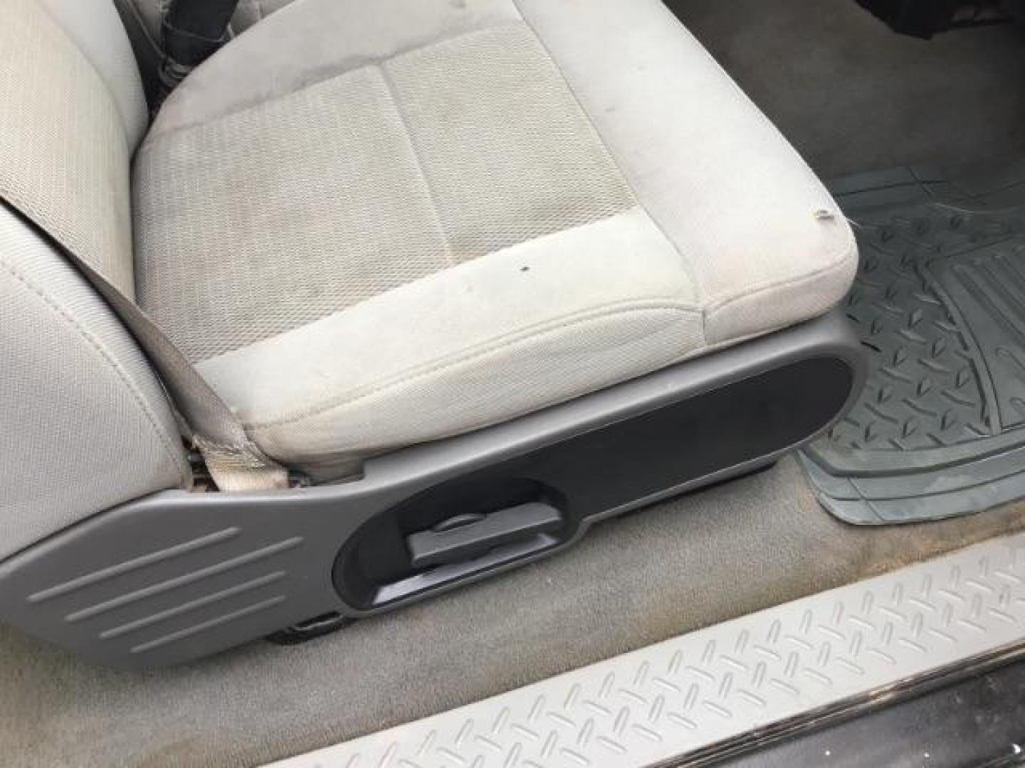 2006 WHITE /Med/Dark Flint Cloth Interior Ford F-150 XLT SuperCab 5.5-ft Box 4WD (1FTPX14V66N) with an 5.4L V8 SOHC 24V FFV engine, 4-Speed Automatic transmission, located at 1235 N Woodruff Ave., Idaho Falls, 83401, (208) 523-1053, 43.507172, -112.000488 - This 2006 Ford F150 XLT 4x4, has the 5.4L V8 motor. It has 150,000 miles. Comes with cloth seats, cruise control, AM/FM CD stereo, and power windows and locks. At Timberline Auto it is always easy to find a great deal on your next vehicle! Our experienced sales staff can help find the right vehicle - Photo#21