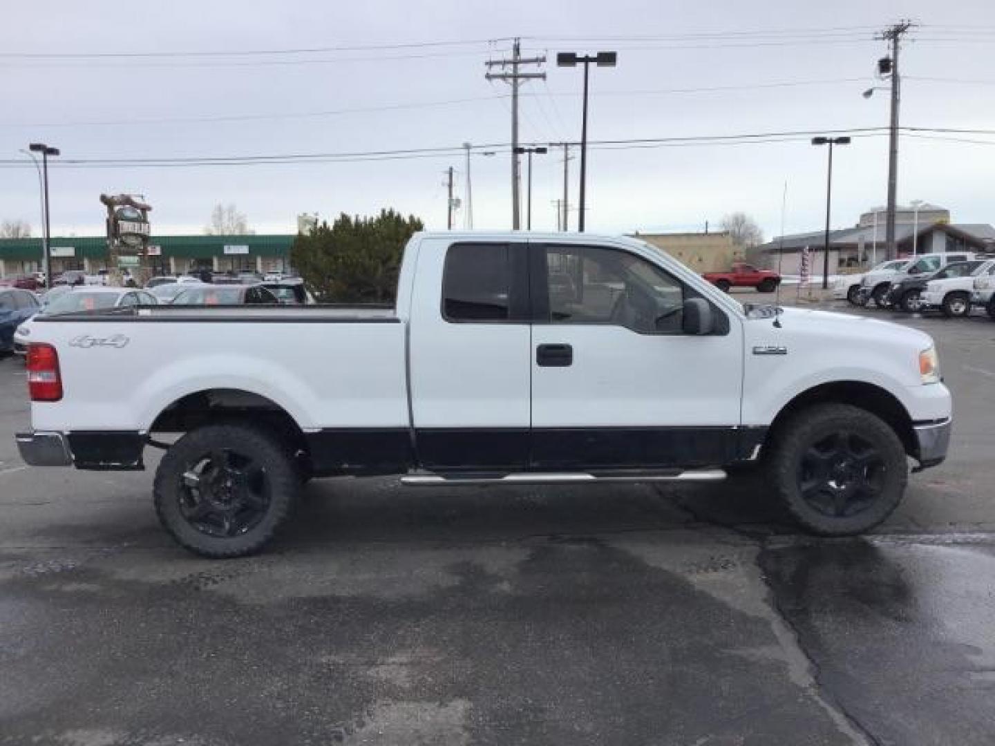 2006 WHITE /Med/Dark Flint Cloth Interior Ford F-150 XLT SuperCab 5.5-ft Box 4WD (1FTPX14V66N) with an 5.4L V8 SOHC 24V FFV engine, 4-Speed Automatic transmission, located at 1235 N Woodruff Ave., Idaho Falls, 83401, (208) 523-1053, 43.507172, -112.000488 - This 2006 Ford F150 XLT 4x4, has the 5.4L V8 motor. It has 150,000 miles. Comes with cloth seats, cruise control, AM/FM CD stereo, and power windows and locks. At Timberline Auto it is always easy to find a great deal on your next vehicle! Our experienced sales staff can help find the right vehicle - Photo#5