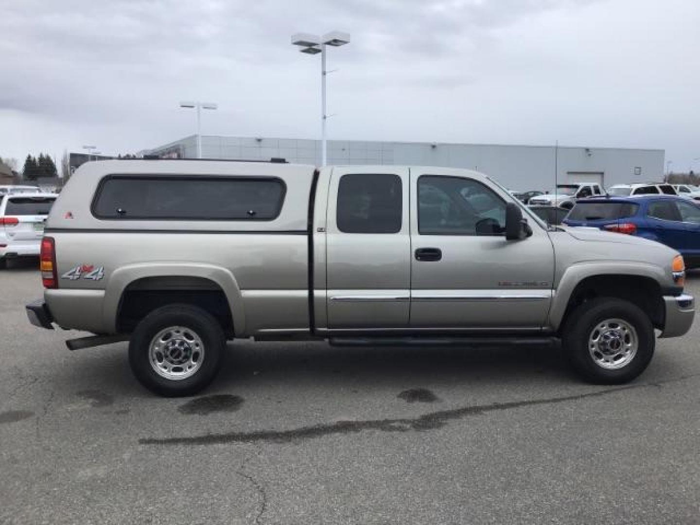 2003 Pewter Metallic /Dark Pewter Custom Cloth Interior GMC Sierra 2500HD SLE Ext. Cab Short Bed 4WD (1GTHK29G93E) with an 8.1L V8 OHV 16V engine, 4-Speed Automatic transmission, located at 1235 N Woodruff Ave., Idaho Falls, 83401, (208) 523-1053, 43.507172, -112.000488 - This 2003 GMC 2500 SLE 4x4, has the 8.1L V8 motor. It only has 80,000 miles. Comes with cloth interior, power windows power locks, cruise control, cruise control, and AM/FM CD stereo. At Timberline Auto it is always easy to find a great deal on your next vehicle! Our experienced sales staff can help - Photo#5