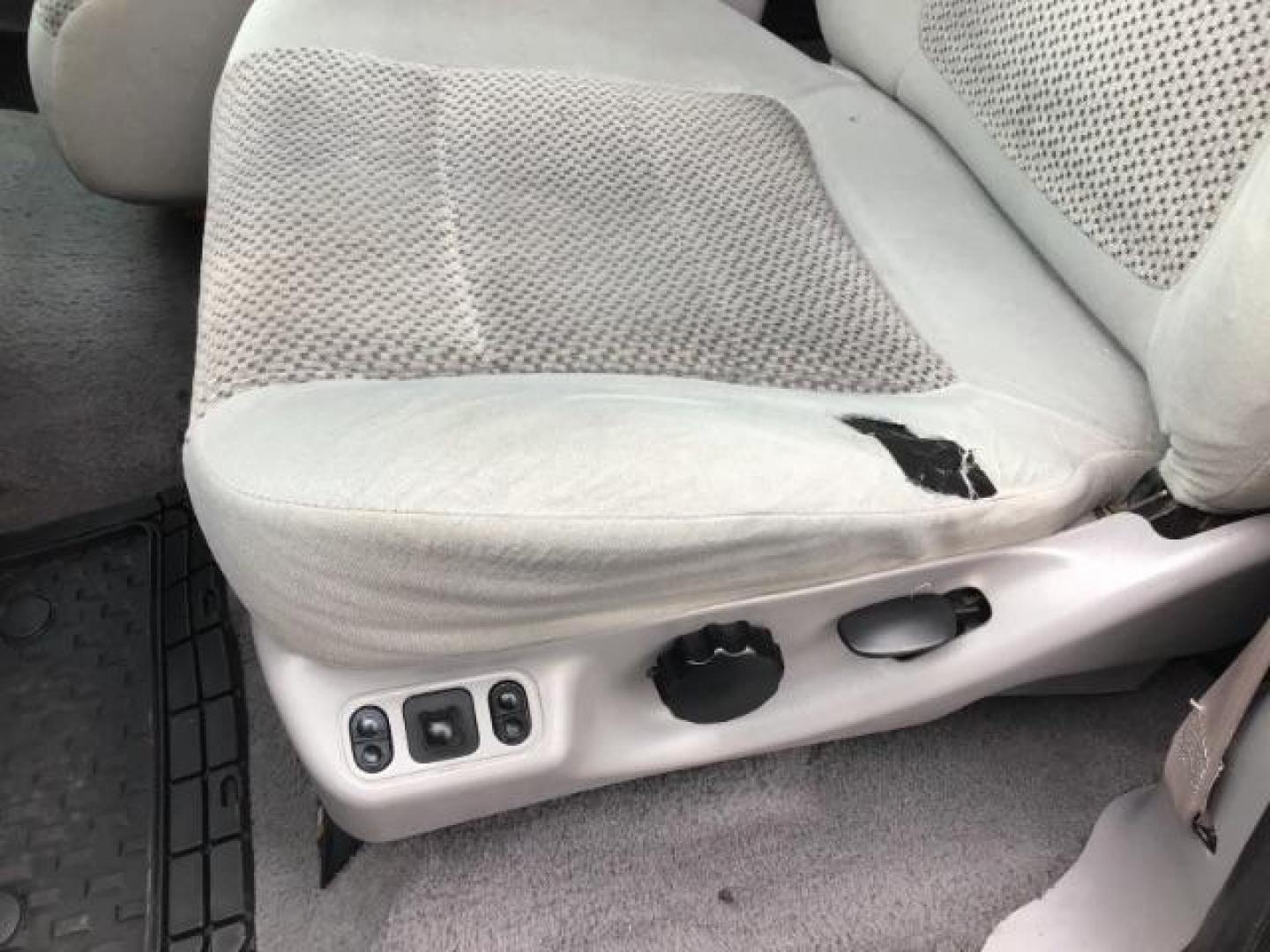 2002 Oxford White /Medium Graphite Cloth Interior Ford F-150 XLT SuperCrew Short Bed 4WD (1FTRW08L02K) with an 5.4L V8 SOHC 16V engine, 4-Speed Automatic transmission, located at 1235 N Woodruff Ave., Idaho Falls, 83401, (208) 523-1053, 43.507172, -112.000488 - This 2002 Ford F150 4x4 XLT, has 151,000 miles. Comes with cloth interior, cruise control, power drivers seat, AM/FM CD stereo, and power windows. At Timberline Auto it is always easy to find a great deal on your next vehicle! Our experienced sales staff can help find the right vehicle will fit your - Photo#8