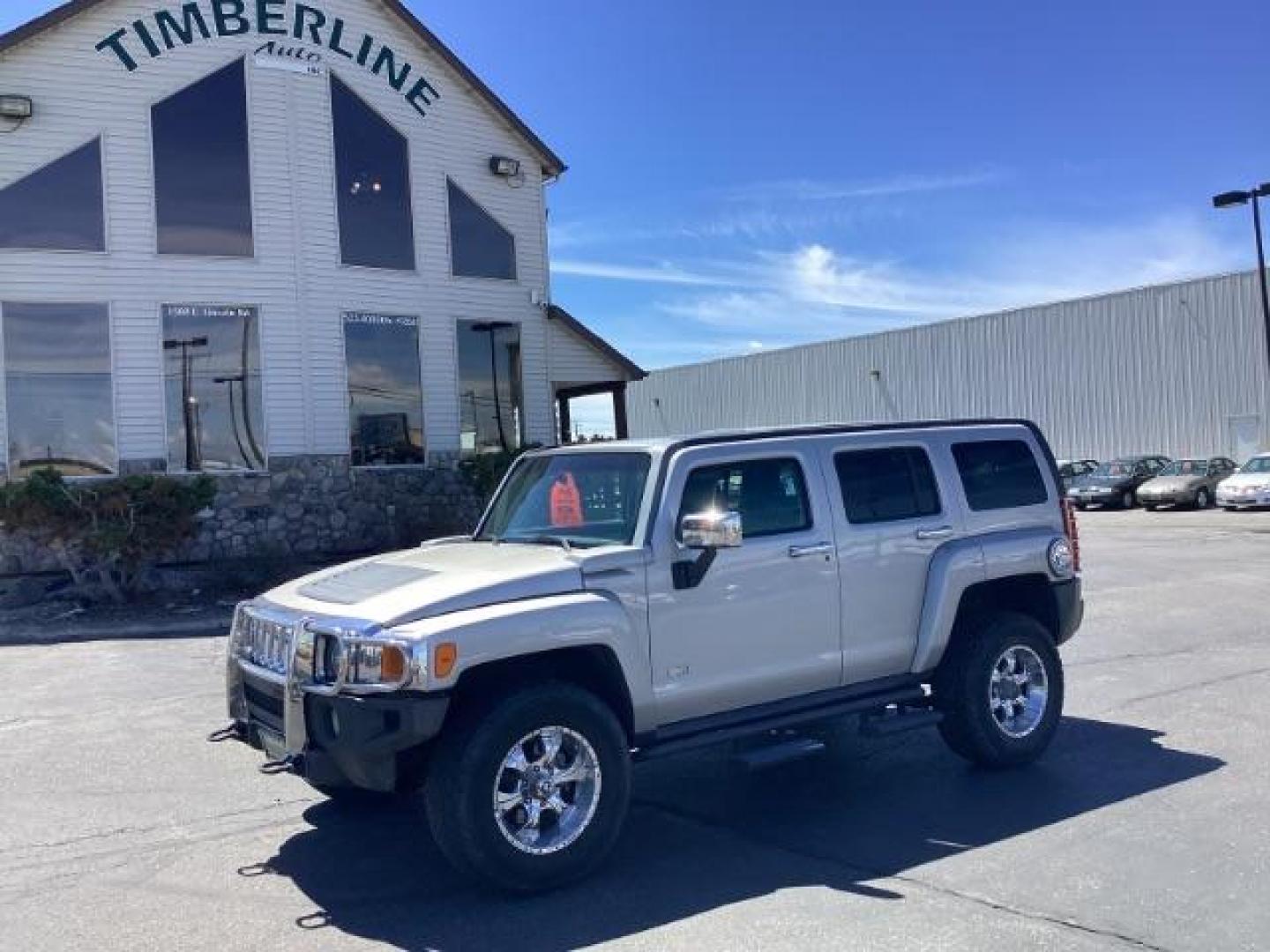 2006 Boulder Gray Metallic /Ebony Leather Interior Hummer H3 Sport Utility (5GTDN136268) with an 3.5L L5 DOHC 20V engine, 4-Speed Automatic transmission, located at 1235 N Woodruff Ave., Idaho Falls, 83401, (208) 523-1053, 43.507172, -112.000488 - The 2006 Hummer H3 was part of the Hummer lineup known for its rugged design and off-road capabilities. Here are some of its key features: Exterior Design: The H3 retained the iconic boxy design of the Hummer brand, with a rugged and aggressive appearance. It featured a wide stance and prominent wh - Photo#0