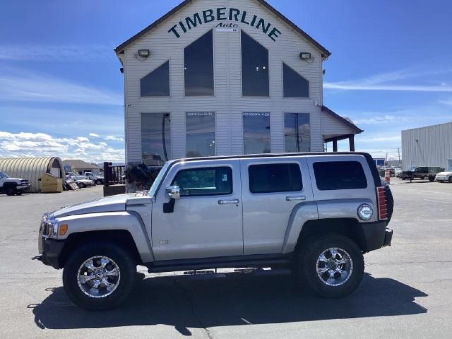 2006 Boulder Gray Metallic /Ebony Leather Interior Hummer H3 Sport Utility (5GTDN136268) with an 3.5L L5 DOHC 20V engine, 4-Speed Automatic transmission, located at 1235 N Woodruff Ave., Idaho Falls, 83401, (208) 523-1053, 43.507172, -112.000488 - The 2006 Hummer H3 was part of the Hummer lineup known for its rugged design and off-road capabilities. Here are some of its key features: Exterior Design: The H3 retained the iconic boxy design of the Hummer brand, with a rugged and aggressive appearance. It featured a wide stance and prominent wh - Photo#1