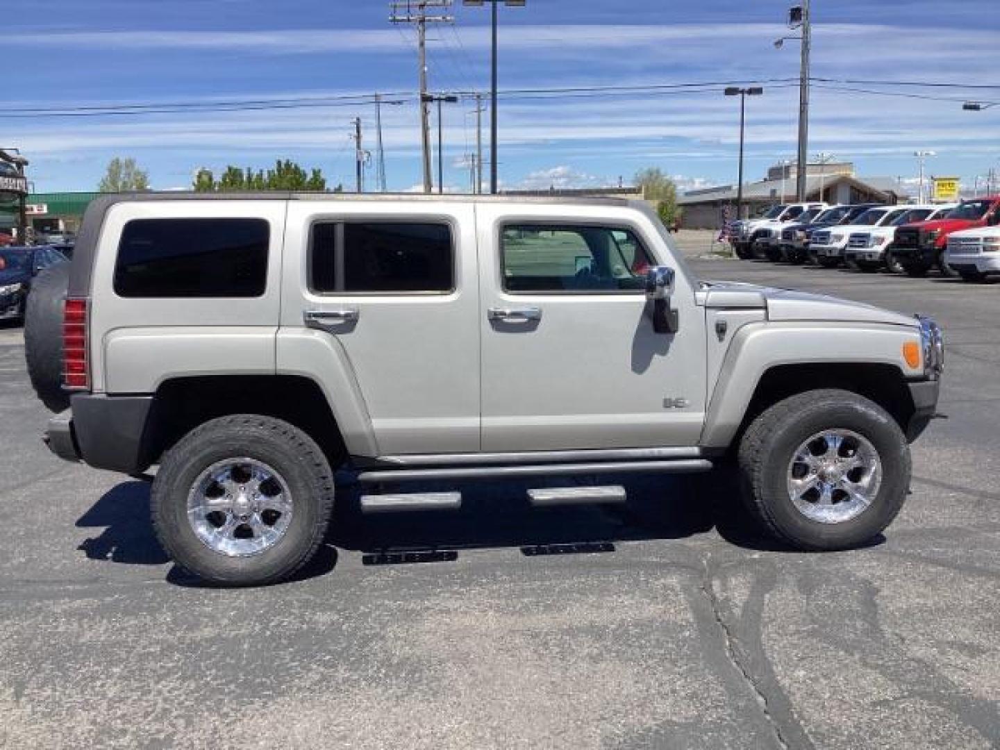 2006 Boulder Gray Metallic /Ebony Leather Interior Hummer H3 Sport Utility (5GTDN136268) with an 3.5L L5 DOHC 20V engine, 4-Speed Automatic transmission, located at 1235 N Woodruff Ave., Idaho Falls, 83401, (208) 523-1053, 43.507172, -112.000488 - The 2006 Hummer H3 was part of the Hummer lineup known for its rugged design and off-road capabilities. Here are some of its key features: Exterior Design: The H3 retained the iconic boxy design of the Hummer brand, with a rugged and aggressive appearance. It featured a wide stance and prominent wh - Photo#5