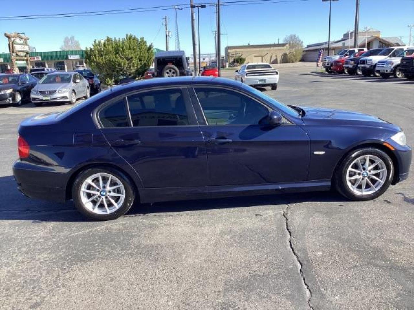 2010 BLUE /Black Leather Interior BMW 3-Series 328i (WBAPH5C54AA) with an 3.0L L6 DOHC 24V engine, 6-Speed Automatic transmission, located at 1235 N Woodruff Ave., Idaho Falls, 83401, (208) 523-1053, 43.507172, -112.000488 - The 2010 BMW 328i, a part of the BMW 3 Series lineup, typically comes with a range of standard and optional features that emphasize performance, luxury, and technology. Here are some of the key features you might find on a 2010 BMW 328i: 3.0-liter Inline-6 Engine: The 328i is powered by a 3.0-liter - Photo#5