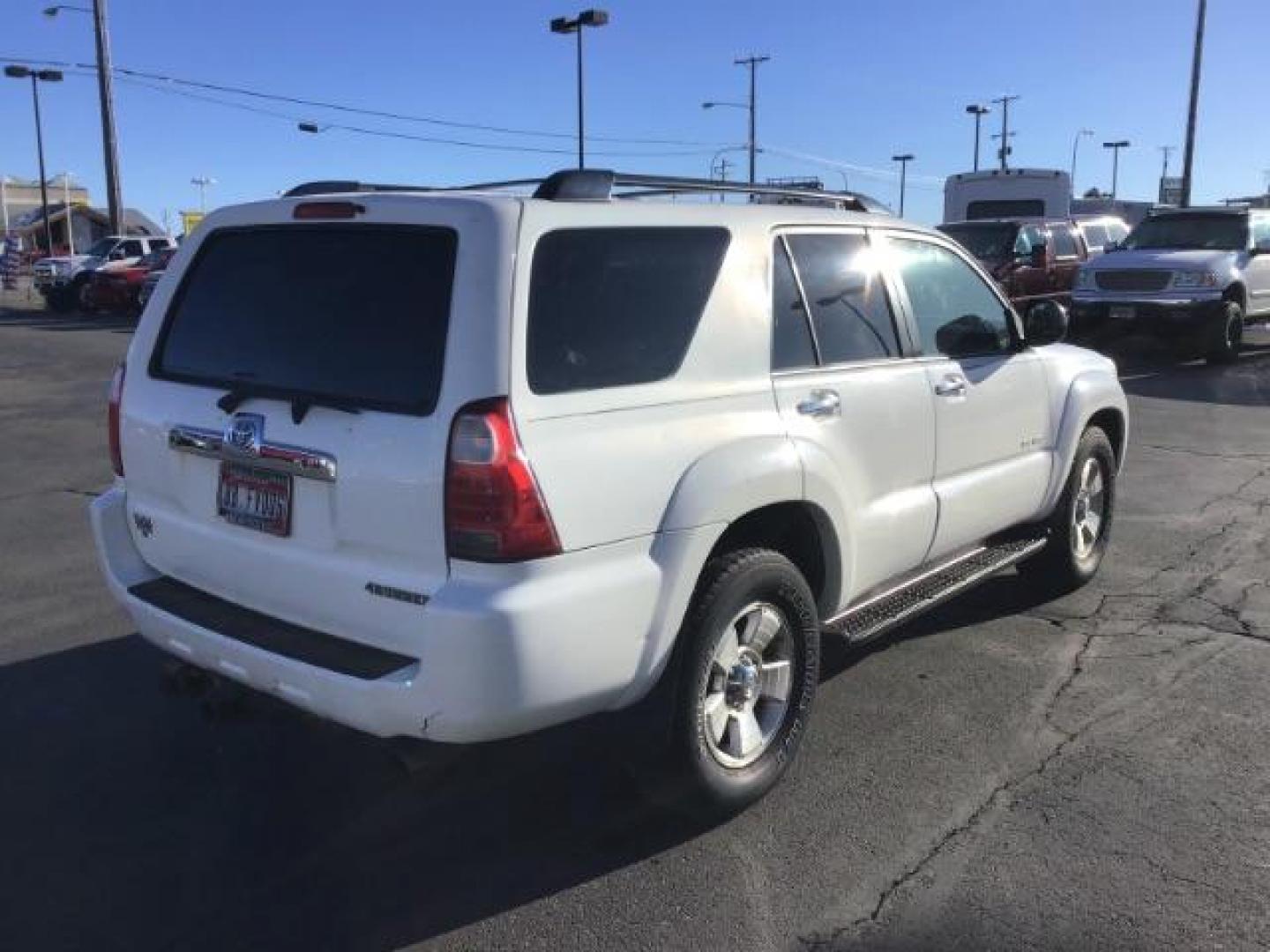 2007 Toyota 4Runner NA (JTEBU14R470) , located at 1235 N Woodruff Ave., Idaho Falls, 83401, (208) 523-1053, 43.507172, -112.000488 - This 2007 Toyota 4Runner SR5 4x4, has 195,000 miles. Come with cloth interior, AM/FM CD stereo, cruise control, power windows and locks, and 3rd row seating. At Timberline Auto it is always easy to find a great deal on your next vehicle! Our experienced sales staff can help find the right vehicle wi - Photo#4