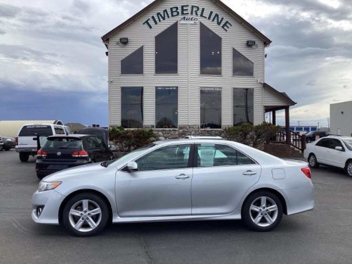 2014 Classic Silver Metallic /Black/Ash 2-Tone Toyota Camry SE (4T1BF1FK9EU) with an 2.5L L4 DOHC 16V engine, 6-Speed Automatic transmission, located at 1235 N Woodruff Ave., Idaho Falls, 83401, (208) 523-1053, 43.507172, -112.000488 - The 2014 Toyota Camry SE is a midsize sedan known for its reliability, comfort, and sporty design. Here are the key features you might find on the 2014 Toyota Camry SE: Engine: Typically equipped with a 2.5-liter inline-four engine producing around 178 horsepower and 170 lb-ft of torque, paired wit - Photo#1