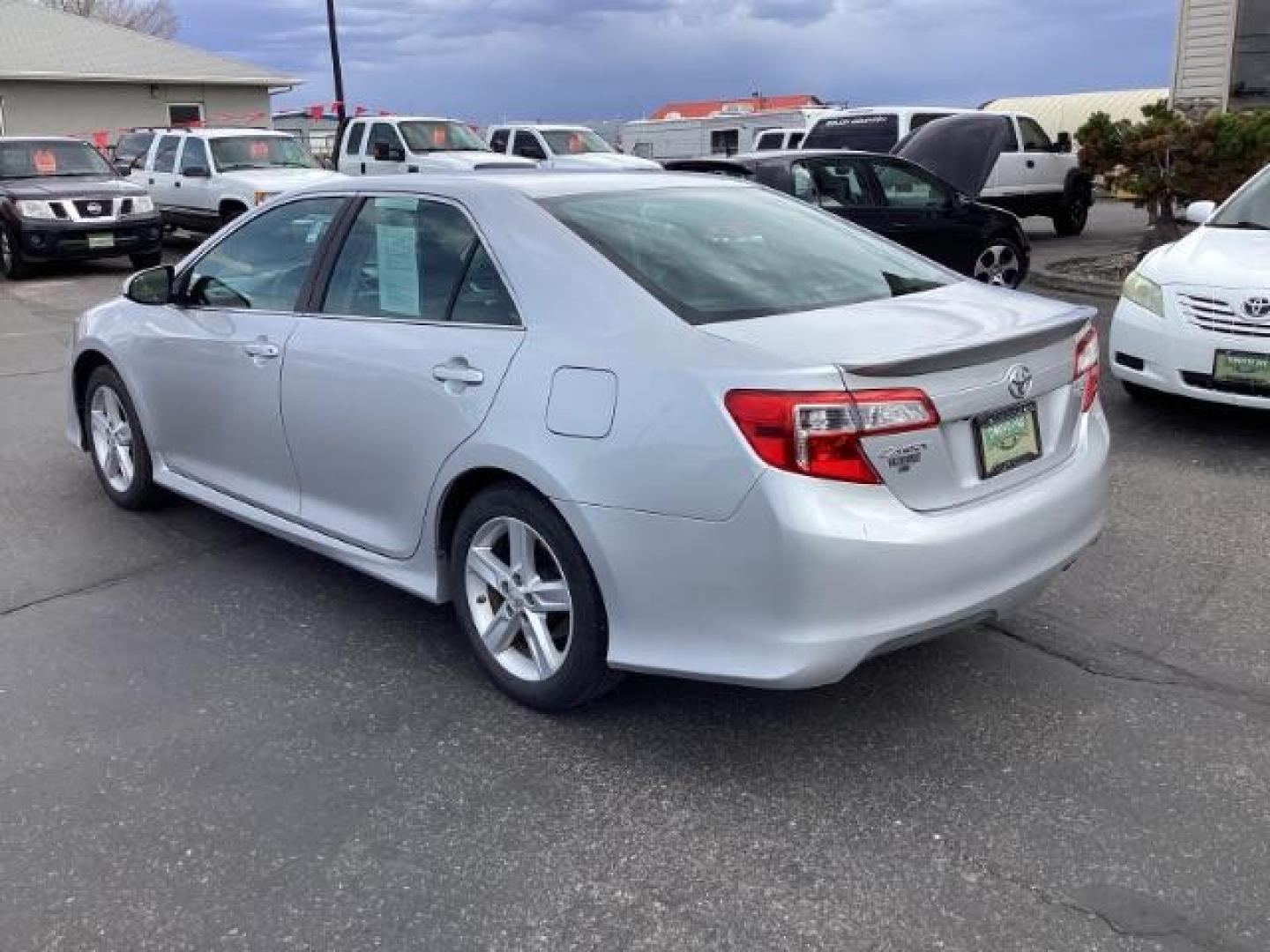 2014 Classic Silver Metallic /Black/Ash 2-Tone Toyota Camry SE (4T1BF1FK9EU) with an 2.5L L4 DOHC 16V engine, 6-Speed Automatic transmission, located at 1235 N Woodruff Ave., Idaho Falls, 83401, (208) 523-1053, 43.507172, -112.000488 - The 2014 Toyota Camry SE is a midsize sedan known for its reliability, comfort, and sporty design. Here are the key features you might find on the 2014 Toyota Camry SE: Engine: Typically equipped with a 2.5-liter inline-four engine producing around 178 horsepower and 170 lb-ft of torque, paired wit - Photo#2