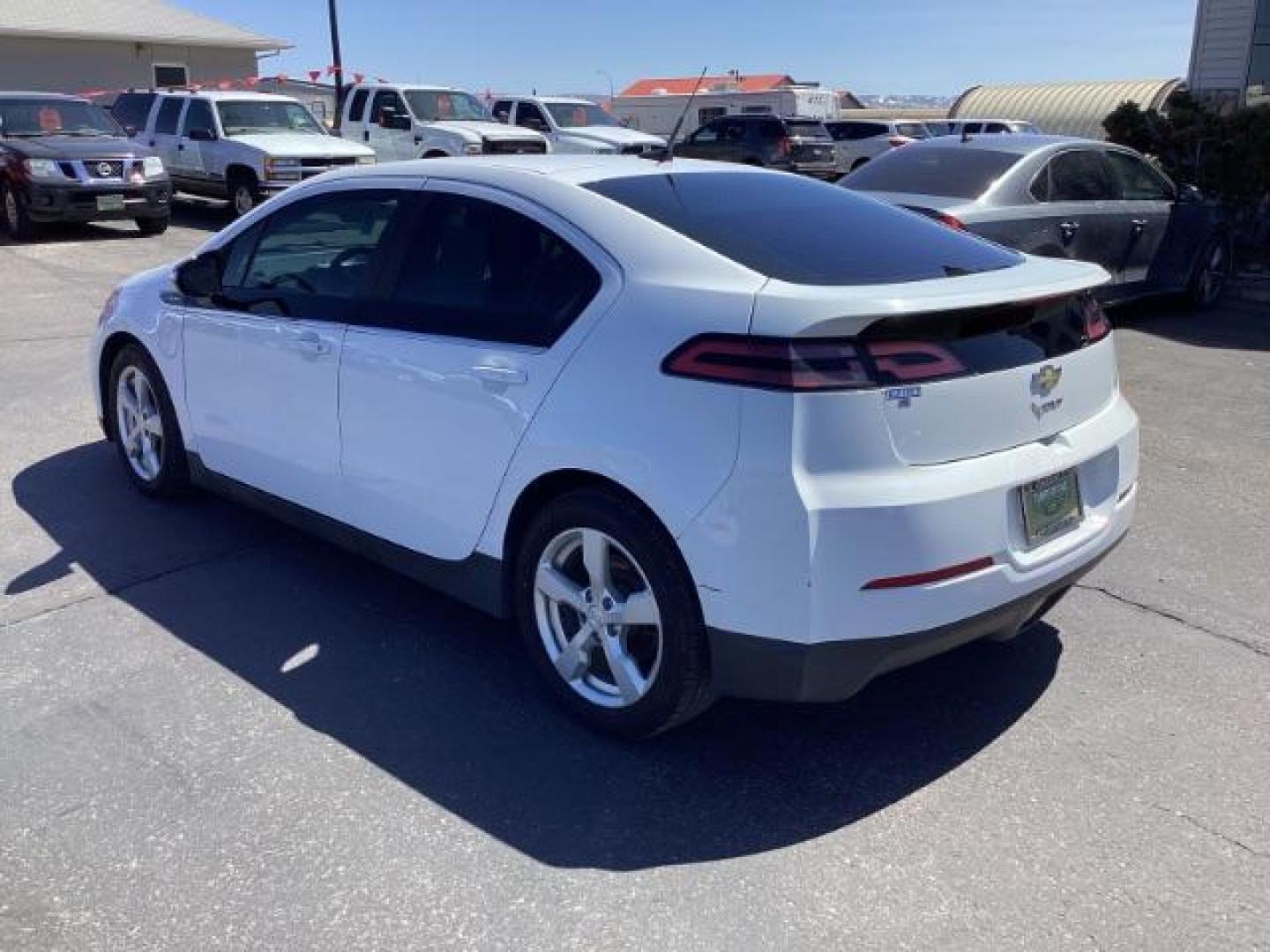 2013 WHITE Chevrolet Volt Premium (1G1RB6E48DU) with an 1.4L L4 DOHC 16V PLUG-IN HYBRID engine, Continuously Variable Transmission transmission, located at 1235 N Woodruff Ave., Idaho Falls, 83401, (208) 523-1053, 43.507172, -112.000488 - The 2013 Chevrolet Volt Premium is a plug-in hybrid electric vehicle (PHEV) known for its innovative technology, efficient drivetrain, and practical features. Here are the key features you might find on the 2013 Chevrolet Volt Premium: Electric Drive Unit: The Volt is primarily powered by an electr - Photo#2