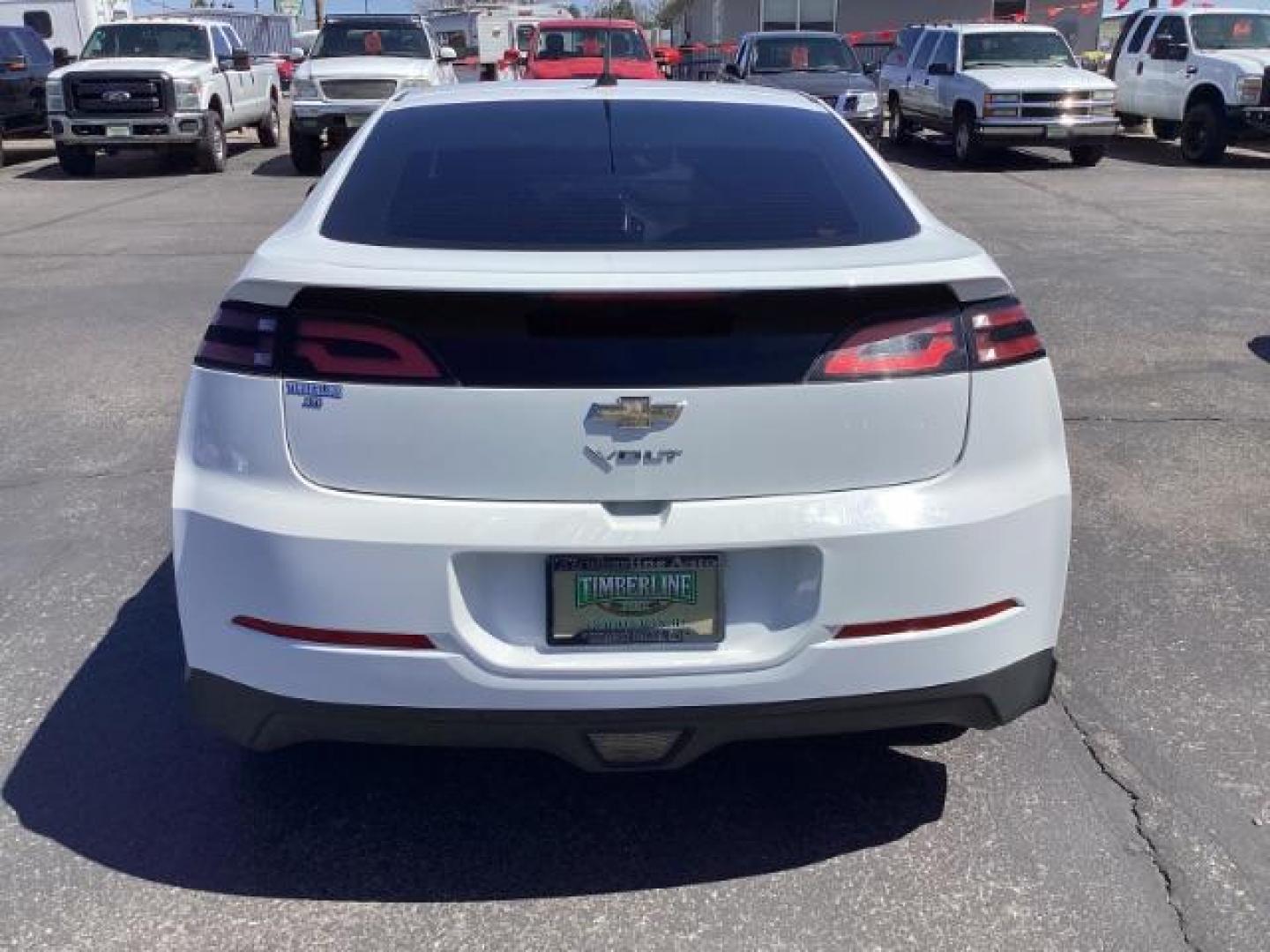 2013 WHITE Chevrolet Volt Premium (1G1RB6E48DU) with an 1.4L L4 DOHC 16V PLUG-IN HYBRID engine, Continuously Variable Transmission transmission, located at 1235 N Woodruff Ave., Idaho Falls, 83401, (208) 523-1053, 43.507172, -112.000488 - The 2013 Chevrolet Volt Premium is a plug-in hybrid electric vehicle (PHEV) known for its innovative technology, efficient drivetrain, and practical features. Here are the key features you might find on the 2013 Chevrolet Volt Premium: Electric Drive Unit: The Volt is primarily powered by an electr - Photo#3