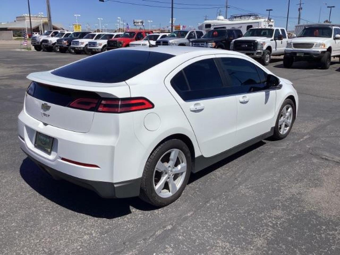 2013 WHITE Chevrolet Volt Premium (1G1RB6E48DU) with an 1.4L L4 DOHC 16V PLUG-IN HYBRID engine, Continuously Variable Transmission transmission, located at 1235 N Woodruff Ave., Idaho Falls, 83401, (208) 523-1053, 43.507172, -112.000488 - The 2013 Chevrolet Volt Premium is a plug-in hybrid electric vehicle (PHEV) known for its innovative technology, efficient drivetrain, and practical features. Here are the key features you might find on the 2013 Chevrolet Volt Premium: Electric Drive Unit: The Volt is primarily powered by an electr - Photo#4