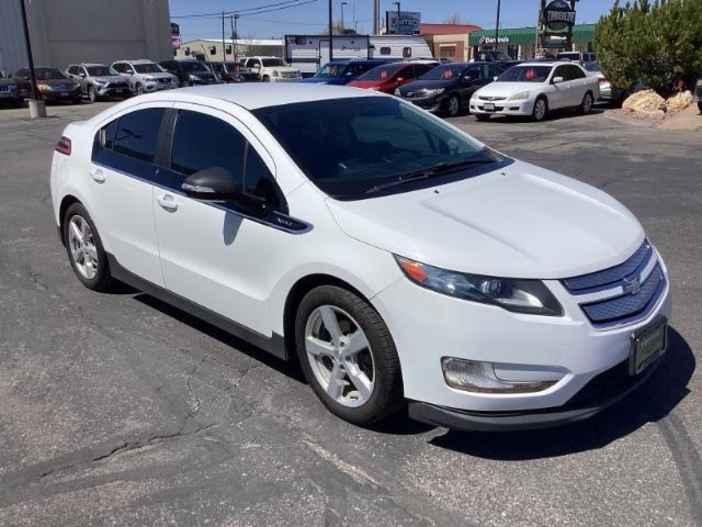 2013 WHITE Chevrolet Volt Premium (1G1RB6E48DU) with an 1.4L L4 DOHC 16V PLUG-IN HYBRID engine, Continuously Variable Transmission transmission, located at 1235 N Woodruff Ave., Idaho Falls, 83401, (208) 523-1053, 43.507172, -112.000488 - The 2013 Chevrolet Volt Premium is a plug-in hybrid electric vehicle (PHEV) known for its innovative technology, efficient drivetrain, and practical features. Here are the key features you might find on the 2013 Chevrolet Volt Premium: Electric Drive Unit: The Volt is primarily powered by an electr - Photo#6