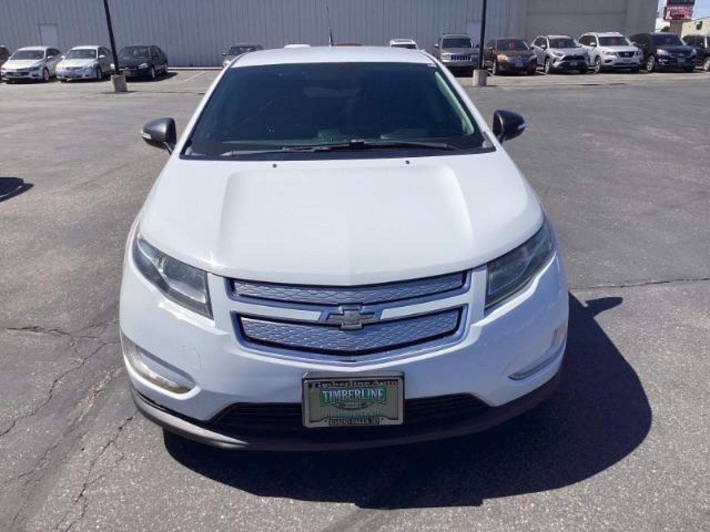 2013 WHITE Chevrolet Volt Premium (1G1RB6E48DU) with an 1.4L L4 DOHC 16V PLUG-IN HYBRID engine, Continuously Variable Transmission transmission, located at 1235 N Woodruff Ave., Idaho Falls, 83401, (208) 523-1053, 43.507172, -112.000488 - The 2013 Chevrolet Volt Premium is a plug-in hybrid electric vehicle (PHEV) known for its innovative technology, efficient drivetrain, and practical features. Here are the key features you might find on the 2013 Chevrolet Volt Premium: Electric Drive Unit: The Volt is primarily powered by an electr - Photo#7