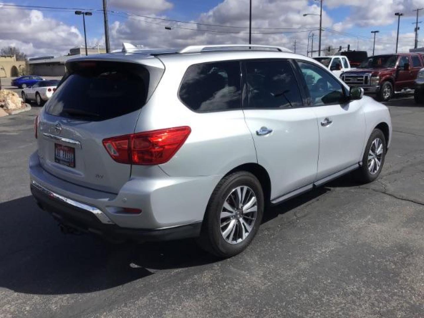 2019 Nissan Pathfinder NA (5N1DR2MN3KC) , located at 1235 N Woodruff Ave., Idaho Falls, 83401, (208) 523-1053, 43.507172, -112.000488 - Photo#3