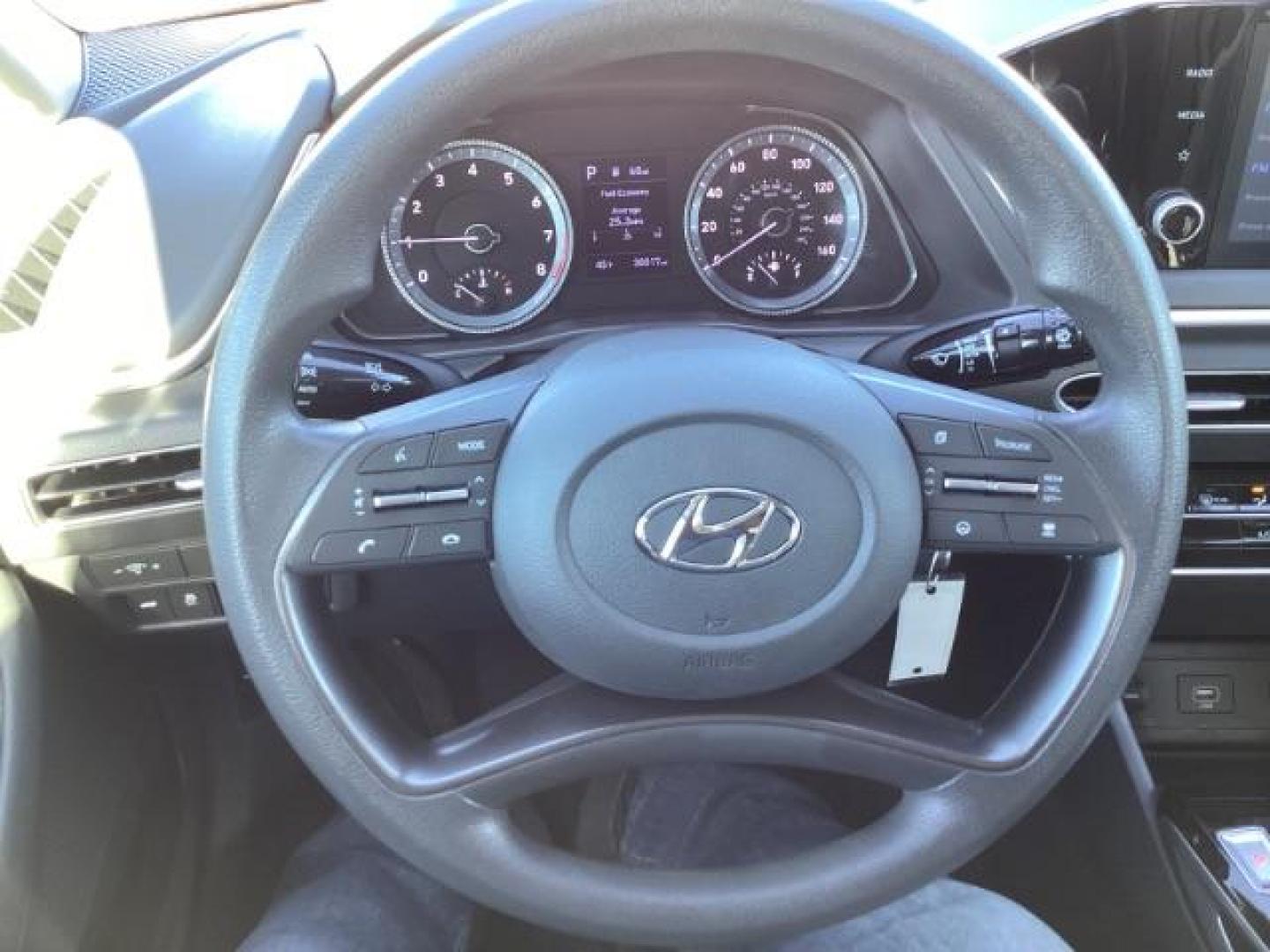 2020 BLACK /CLOTH Hyundai Sonata SE (5NPEG4JA2LH) with an 2.5L L4 DOHC 16V engine, 8-Speed Automatic transmission, located at 1235 N Woodruff Ave., Idaho Falls, 83401, (208) 523-1053, 43.507172, -112.000488 - The 2020 Sonata featured a completely redesigned exterior, characterized by a sleek coupe-like profile and Hyundai's Sensuous Sportiness design philosophy. It had a prominent front grille, LED headlights, and a fastback-style roofline, giving it a more upscale and dynamic appearance compared to its - Photo#16