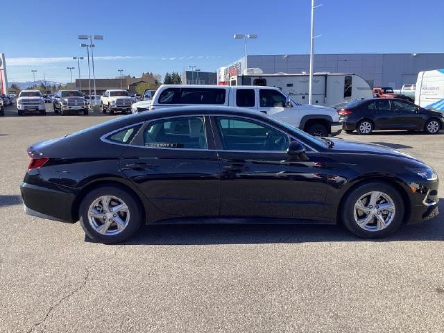 2020 BLACK /CLOTH Hyundai Sonata SE (5NPEG4JA2LH) with an 2.5L L4 DOHC 16V engine, 8-Speed Automatic transmission, located at 1235 N Woodruff Ave., Idaho Falls, 83401, (208) 523-1053, 43.507172, -112.000488 - The 2020 Sonata featured a completely redesigned exterior, characterized by a sleek coupe-like profile and Hyundai's Sensuous Sportiness design philosophy. It had a prominent front grille, LED headlights, and a fastback-style roofline, giving it a more upscale and dynamic appearance compared to its - Photo#6