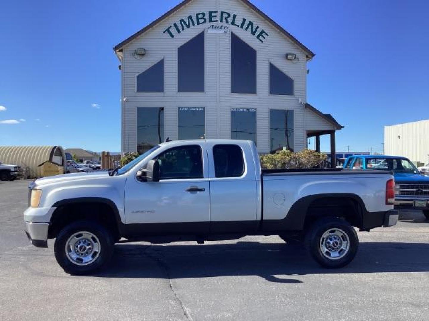 2011 Midnight Blue Metallic /Dark Titanium Vinyl Interior GMC Sierra 2500HD Work Truck Ext. Cab 4WD (1GT22ZCG1BZ) with an 6.0L V8 OHV 16V FFV engine, 6-Speed Automatic transmission, located at 1235 N Woodruff Ave., Idaho Falls, 83401, (208) 523-1053, 43.507172, -112.000488 - The 2011 GMC Sierra 2500 Work Truck was designed to offer robust performance and functionality for commercial and work-related tasks. Here are the key features typically found on this model: Engine Options: The 2011 Sierra 2500 Work Truck was available with several engine options, including: 6.0-l - Photo#1