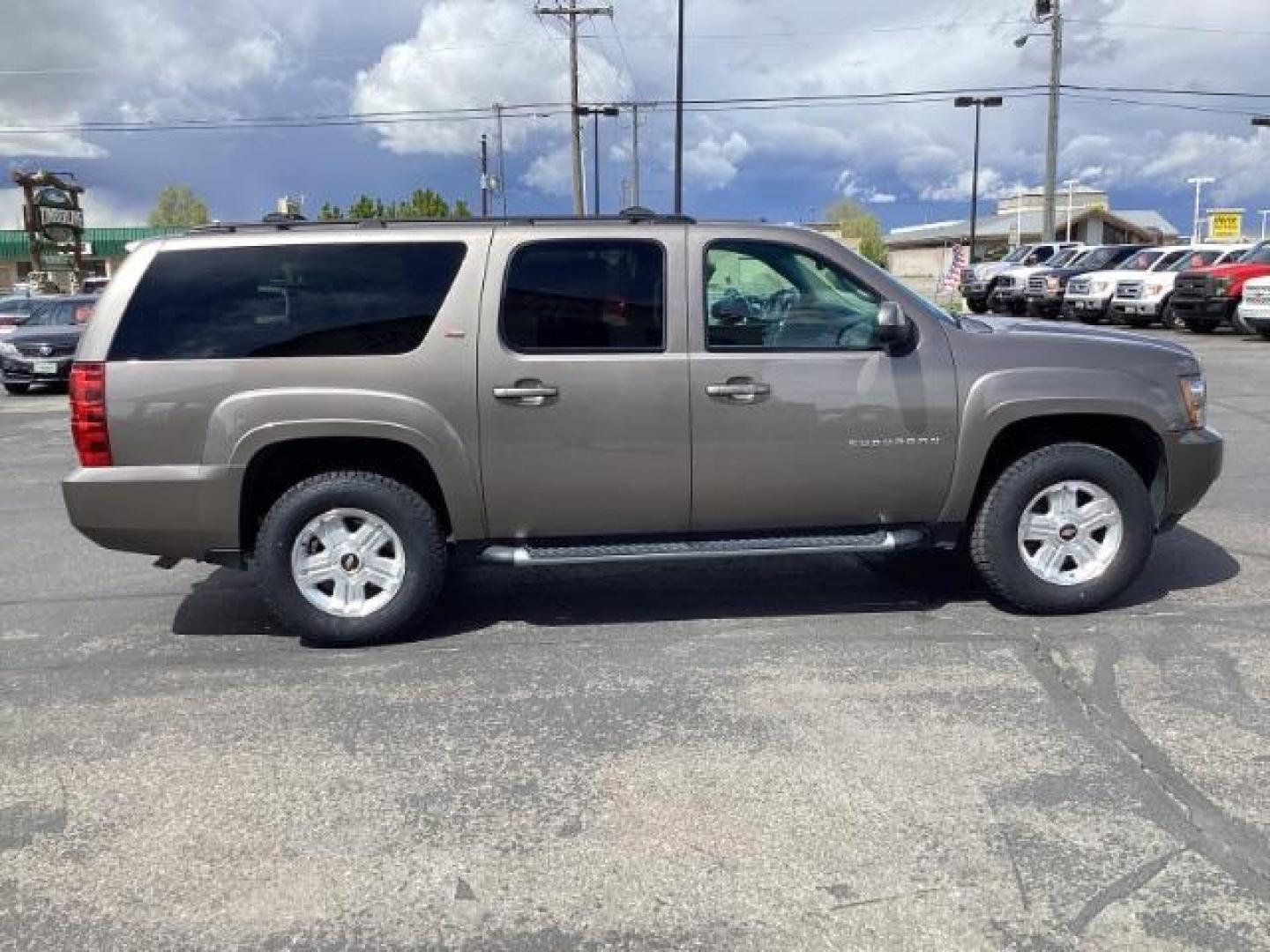 2012 Graystone Metallic /Ebony Leather Interior Chevrolet Suburban LT 1500 4WD (1GNSKJE75CR) with an 5.3L V8 OHV 16V FFV engine, 6-Speed Automatic transmission, located at 1235 N Woodruff Ave., Idaho Falls, 83401, (208) 523-1053, 43.507172, -112.000488 - Photo#5