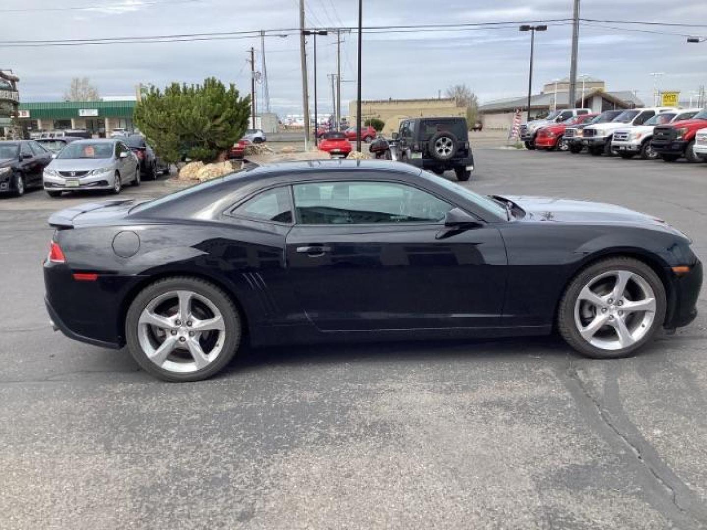 2015 BLACK Chevrolet Camaro 2LT Coupe (2G1FF1E35F9) with an 3.6L V6 DOHC 24V FFV engine, 6-Speed Automatic transmission, located at 1235 N Woodruff Ave., Idaho Falls, 83401, (208) 523-1053, 43.507172, -112.000488 - The 2015 Chevrolet Camaro 2LT RS combines the comfort and technology of the 2LT trim with the sporty styling elements of the RS package. Here are some of the key features you could find in the 2015 Chevrolet Camaro 2LT RS: 3.6-liter V6 Engine: The Camaro 2LT RS is typically powered by a 3.6-liter V - Photo#5