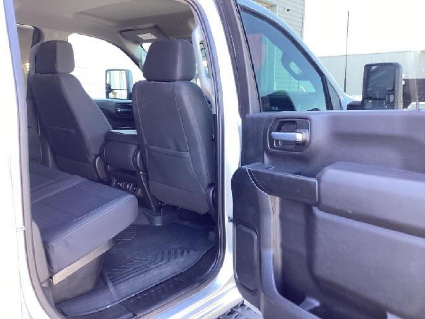 2021 SILVER /Jet Black, leather Chevrolet Silverado 2500HD LT Crew Cab Short Box 4WD (1GC4YNEY1MF) with an 6.6L V8 OHV 16V DIESEL engine, 6-Speed Automatic transmission, located at 1235 N Woodruff Ave., Idaho Falls, 83401, (208) 523-1053, 43.507172, -112.000488 - Photo#18