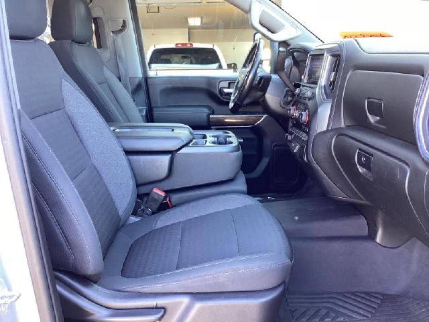 2021 SILVER /Jet Black, leather Chevrolet Silverado 2500HD LT Crew Cab Short Box 4WD (1GC4YNEY1MF) with an 6.6L V8 OHV 16V DIESEL engine, 6-Speed Automatic transmission, located at 1235 N Woodruff Ave., Idaho Falls, 83401, (208) 523-1053, 43.507172, -112.000488 - Photo#21