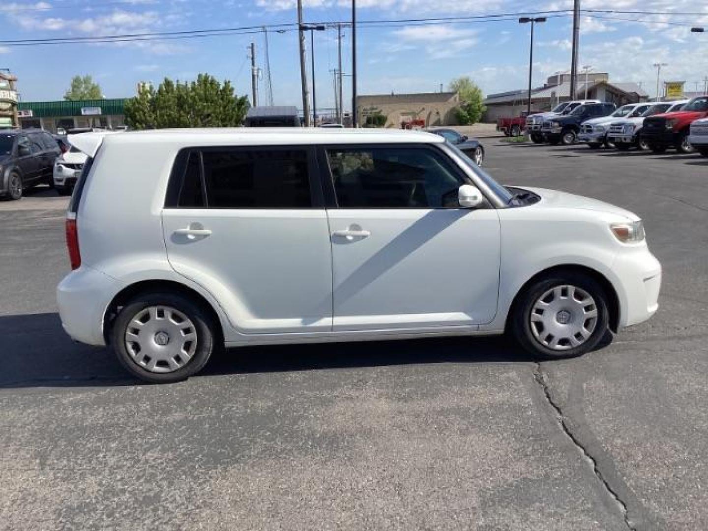 2009 Super White Scion xB Wagon (JTLKE50E091) with an 2.4L L4 DOHC 16V engine, located at 1235 N Woodruff Ave., Idaho Falls, 83401, (208) 523-1053, 43.507172, -112.000488 - The 2009 Scion xB is a compact hatchback known for its distinctive boxy design, practicality, and customizable features. Here are some key features you can typically find in the 2009 Scion xB: Exterior Design: The xB stands out with its unique boxy shape, giving it a spacious interior and distincti - Photo#5