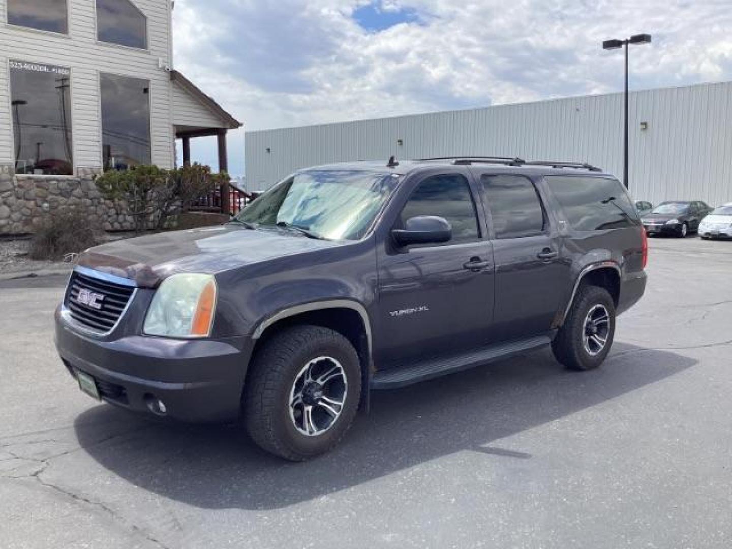 2011 GREY /Ebony Leather Interior GMC Yukon XL SLT-1 1/2 Ton 4WD (1GKS2LE30BR) with an 5.3L V8 OHV 16V FFV engine, 6-Speed Automatic transmission, located at 1235 N Woodruff Ave., Idaho Falls, 83401, (208) 523-1053, 43.507172, -112.000488 - New Inventory. Going thru service and inspect. Call for more pictures. At Timberline Auto it is always easy to find a great deal on your next vehicle! Our experienced sales staff can help find the right vehicle will fit your needs. Our knowledgeable finance department has options for almost any cred - Photo#0