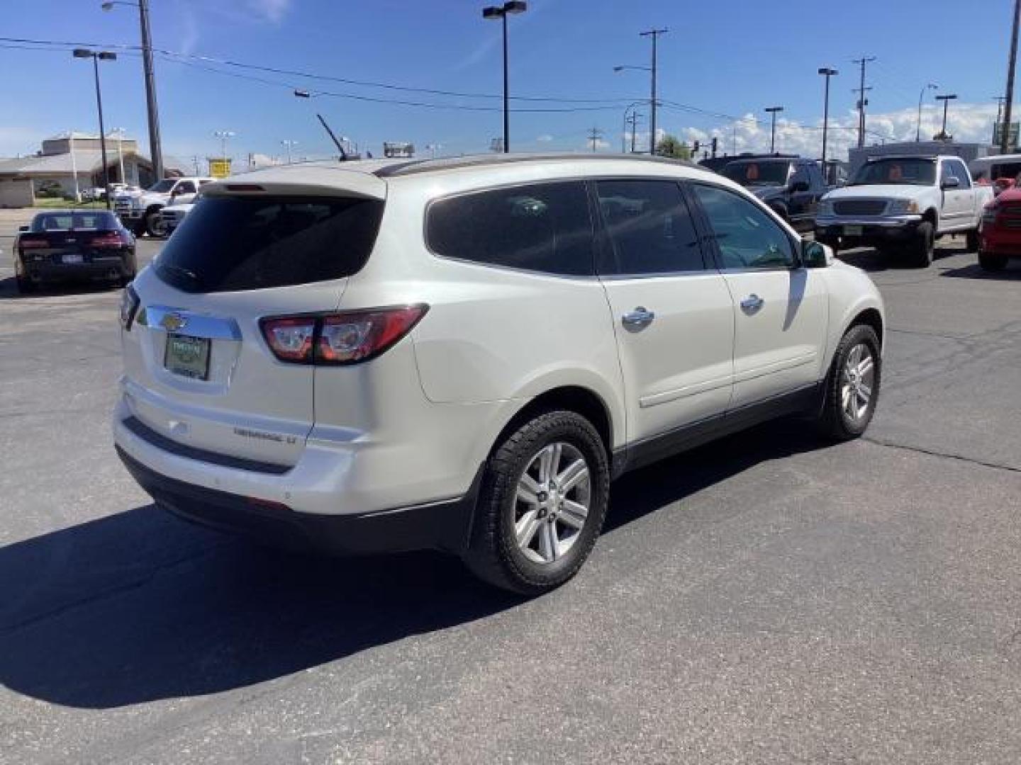 2014 White Diamond Tricoat /Ebony Chevrolet Traverse 2LT AWD (1GNKVHKD1EJ) with an 3.6L V6 DOHC 24V engine, 6-Speed Automatic transmission, located at 1235 N Woodruff Ave., Idaho Falls, 83401, (208) 523-1053, 43.507172, -112.000488 - The 2014 Chevrolet Traverse 2LT AWD is a midsize SUV known for its spacious interior, comfortable ride, and ample cargo space. Here are some of its key features: Engine: It typically comes with a 3.6-liter V6 engine that produces around 281 horsepower, paired with a 6-speed automatic transmission. - Photo#4