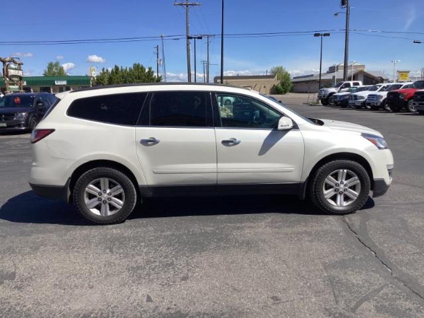 2014 White Diamond Tricoat /Ebony Chevrolet Traverse 2LT AWD (1GNKVHKD1EJ) with an 3.6L V6 DOHC 24V engine, 6-Speed Automatic transmission, located at 1235 N Woodruff Ave., Idaho Falls, 83401, (208) 523-1053, 43.507172, -112.000488 - The 2014 Chevrolet Traverse 2LT AWD is a midsize SUV known for its spacious interior, comfortable ride, and ample cargo space. Here are some of its key features: Engine: It typically comes with a 3.6-liter V6 engine that produces around 281 horsepower, paired with a 6-speed automatic transmission. - Photo#5