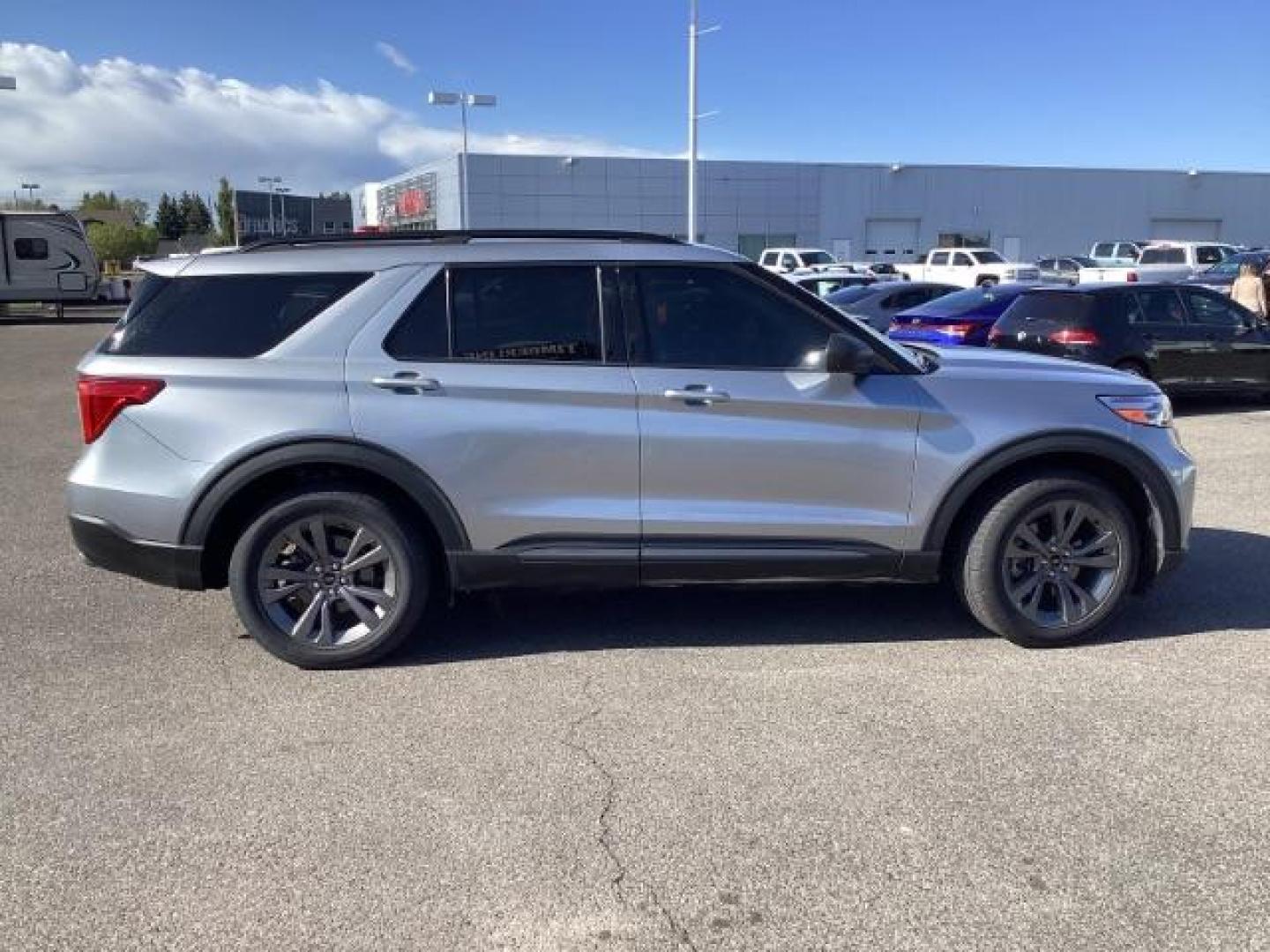 2021 Iconic Silver Metallic /Light Slate, leatherette Ford Explorer XLT AWD (1FMSK8DHXMG) with an 2.3L L4 DOHC 16V engine, 10-Speed Automatic transmission, located at 1235 N Woodruff Ave., Idaho Falls, 83401, (208) 523-1053, 43.507172, -112.000488 - At Timberline Auto it is always easy to find a great deal on your next vehicle! Our experienced sales staff can help find the right vehicle that will fit your needs. Our knowledgeable finance department has options for almost any credit score. We offer many warranty contract options to protect your - Photo#4