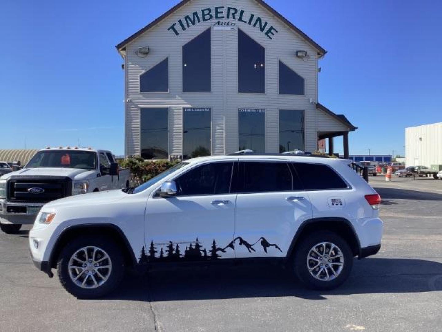 2015 Jeep Grand Cherokee Limited 4WD (1C4RJFBG0FC) with an 3.6L V6 DOHC 24V engine, 8-Speed Automatic transmission, located at 1235 N Woodruff Ave., Idaho Falls, 83401, (208) 523-1053, 43.507172, -112.000488 - Here are the features commonly found on the 2015 Jeep Grand Cherokee Limited: Engine Options: The 2015 Jeep Grand Cherokee Limited typically offered a choice of engines: 3.6-liter V6 engine, producing around 290 horsepower and 260 lb-ft of torque. Transmission: Most models came with an 8-speed au - Photo#1