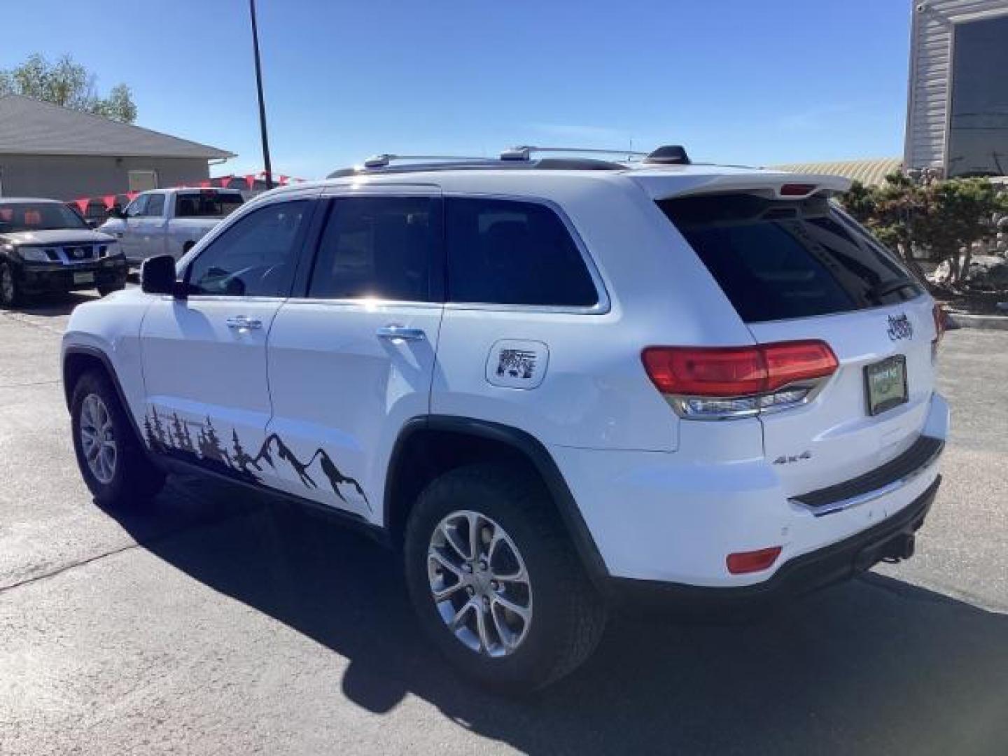 2015 Jeep Grand Cherokee Limited 4WD (1C4RJFBG0FC) with an 3.6L V6 DOHC 24V engine, 8-Speed Automatic transmission, located at 1235 N Woodruff Ave., Idaho Falls, 83401, (208) 523-1053, 43.507172, -112.000488 - Here are the features commonly found on the 2015 Jeep Grand Cherokee Limited: Engine Options: The 2015 Jeep Grand Cherokee Limited typically offered a choice of engines: 3.6-liter V6 engine, producing around 290 horsepower and 260 lb-ft of torque. Transmission: Most models came with an 8-speed au - Photo#2